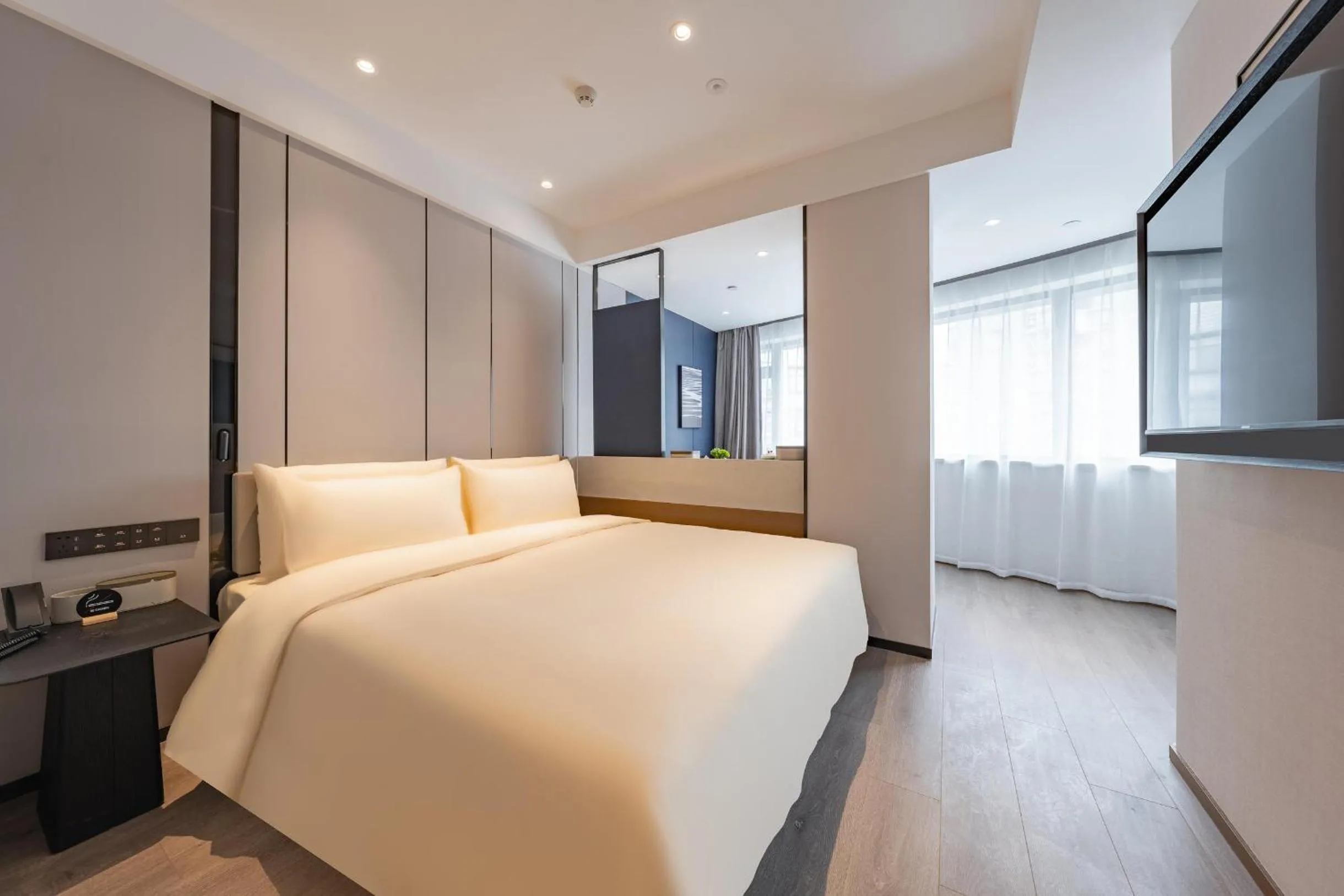 Bed in Atour Hotel Hangzhou West Lake Hubin North Zhongshan Road