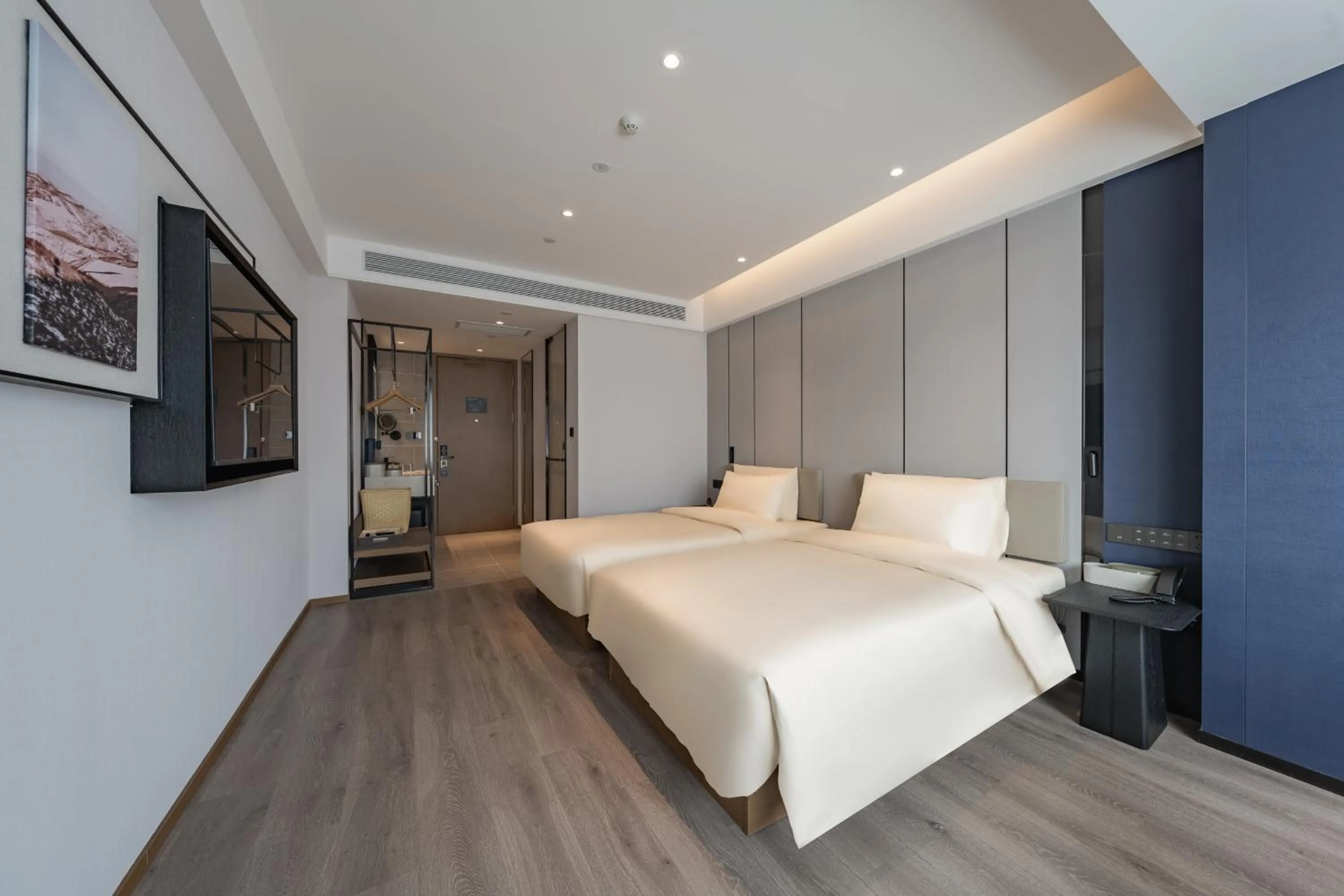 Bed in Atour Hotel Hangzhou West Lake Hubin North Zhongshan Road