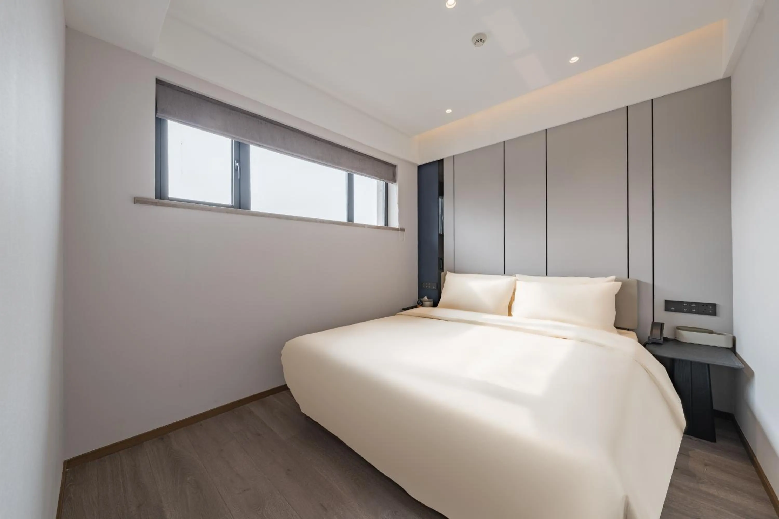Bed in Atour Hotel Hangzhou West Lake Hubin North Zhongshan Road