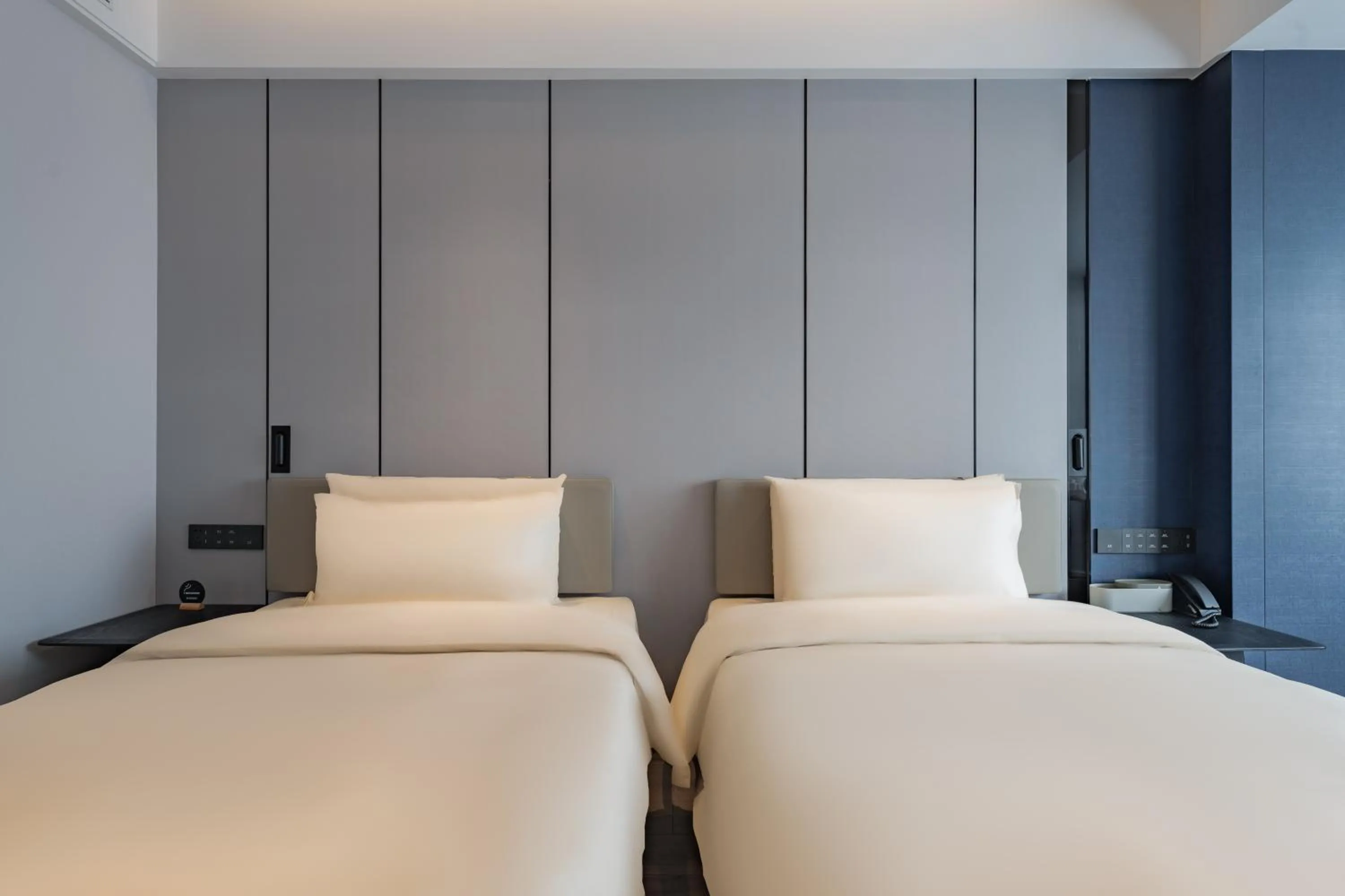 Bed in Atour Hotel Hangzhou West Lake Hubin North Zhongshan Road