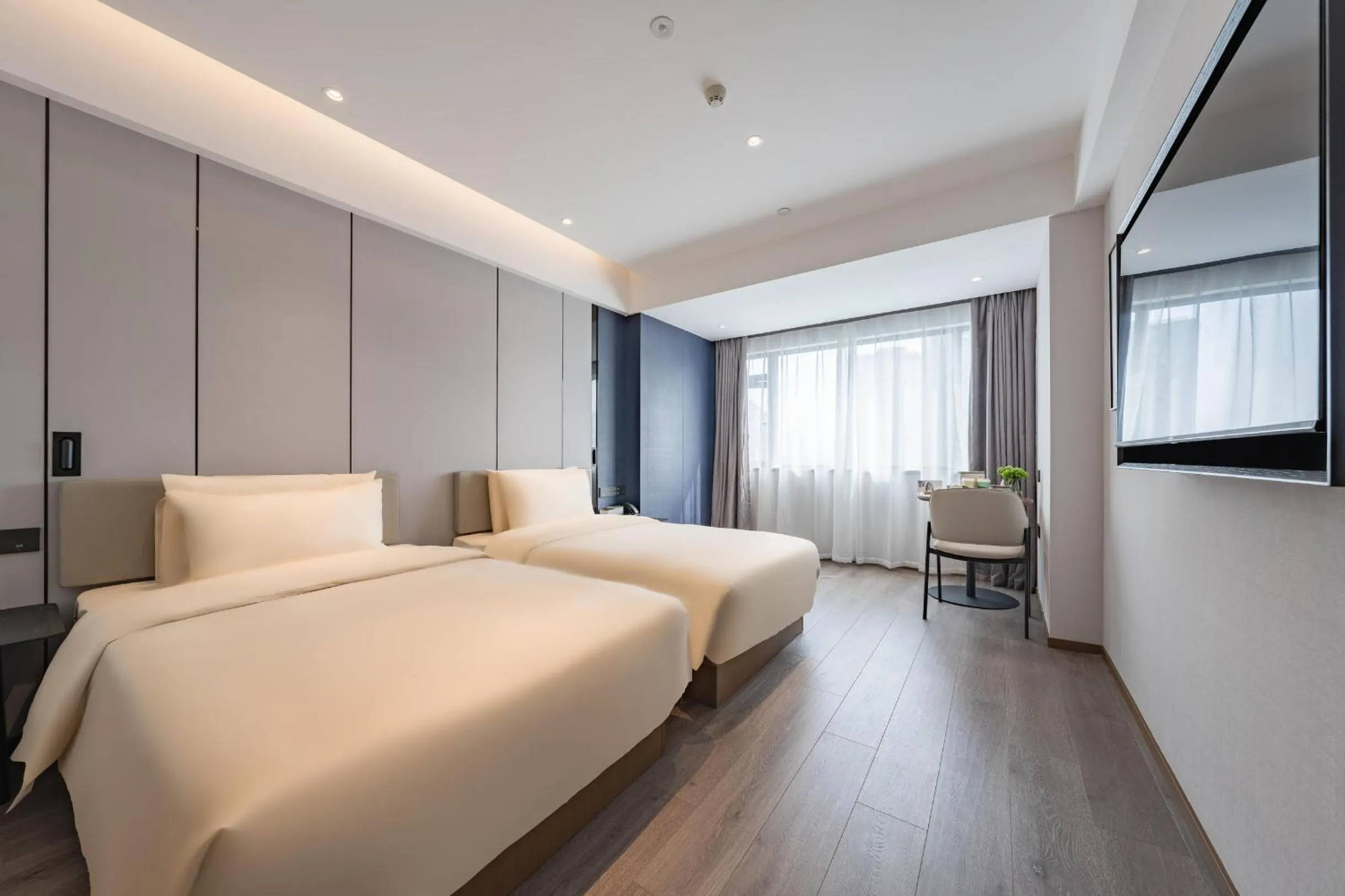 Bed in Atour Hotel Hangzhou West Lake Hubin North Zhongshan Road