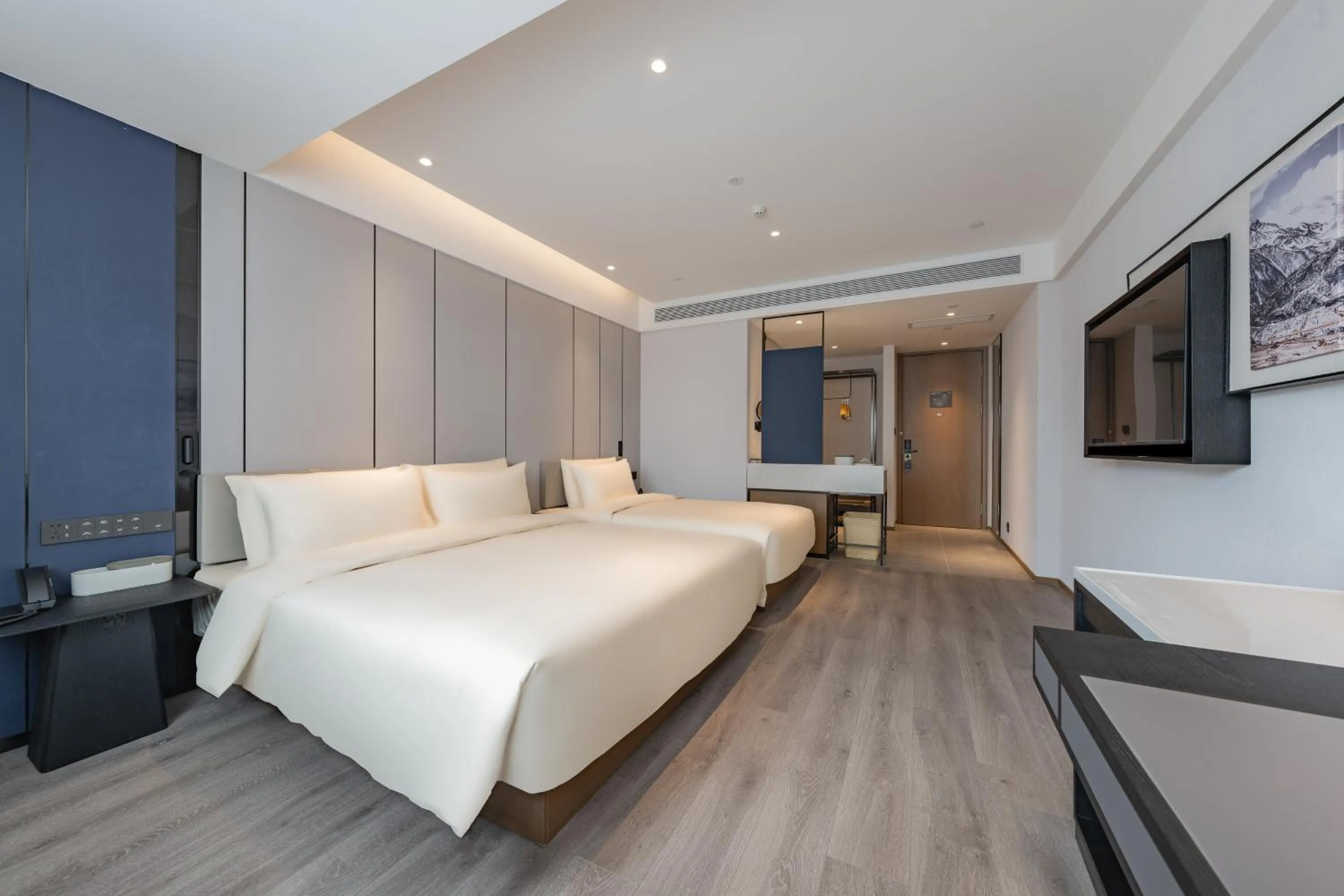 Bed in Atour Hotel Hangzhou West Lake Hubin North Zhongshan Road