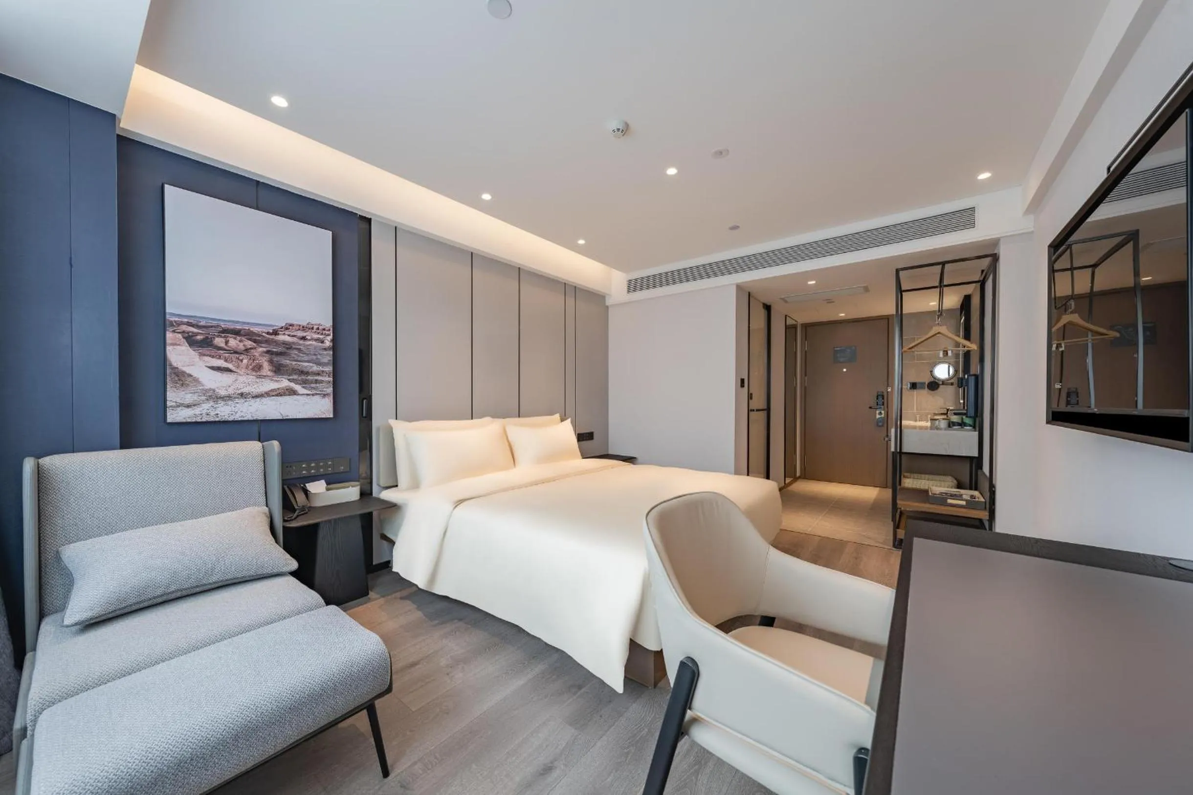 Bed in Atour Hotel Hangzhou West Lake Hubin North Zhongshan Road