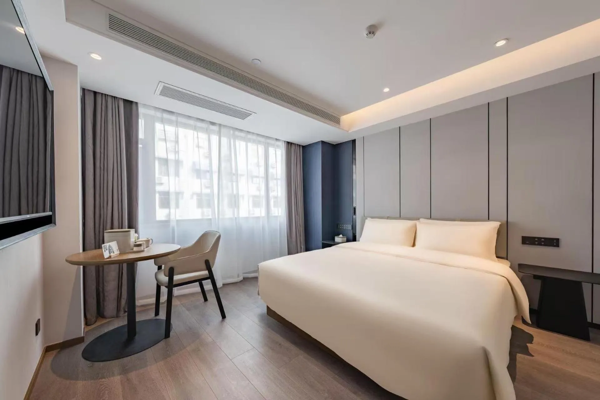 Bed in Atour Hotel Hangzhou West Lake Hubin North Zhongshan Road