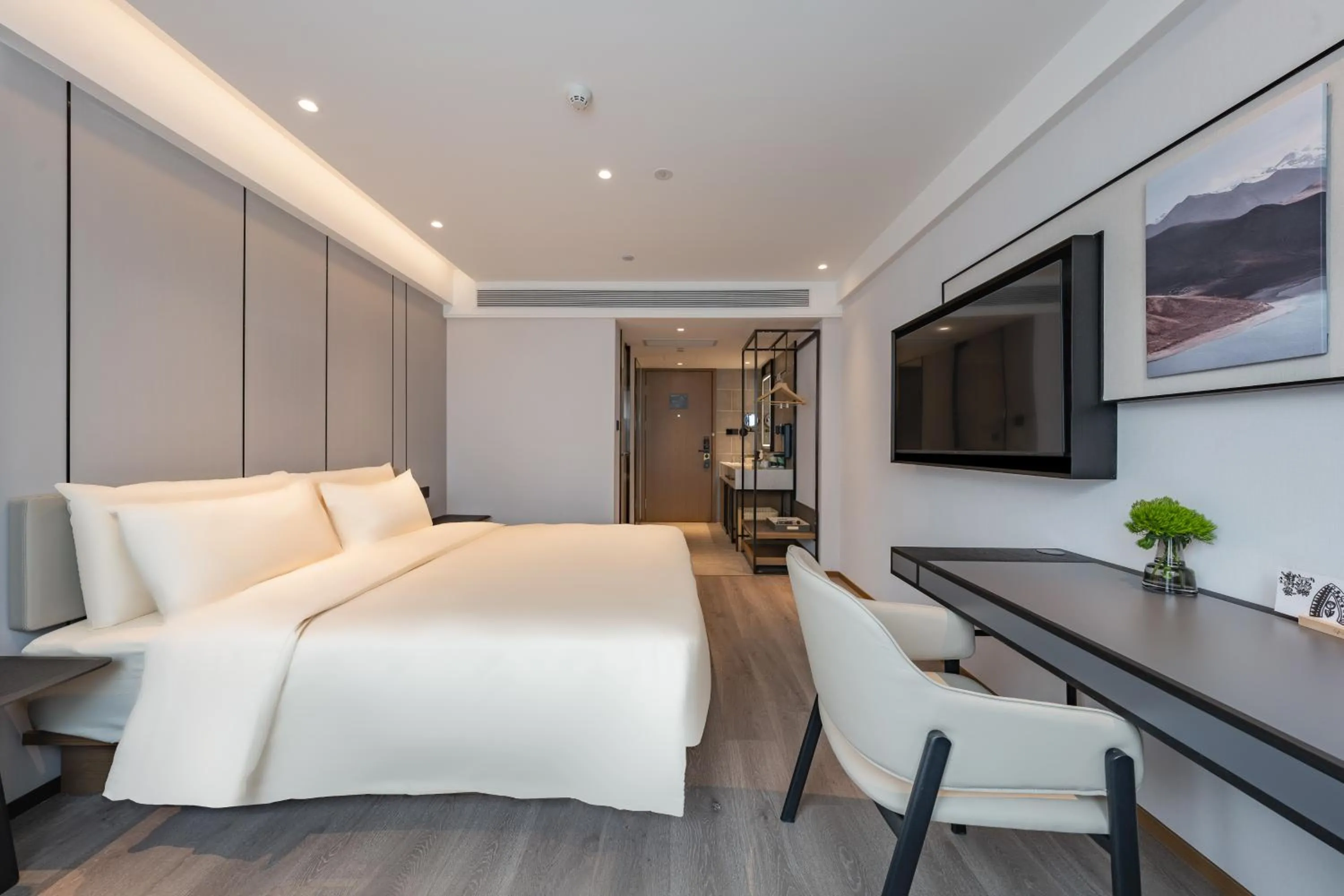 Bed in Atour Hotel Hangzhou West Lake Hubin North Zhongshan Road