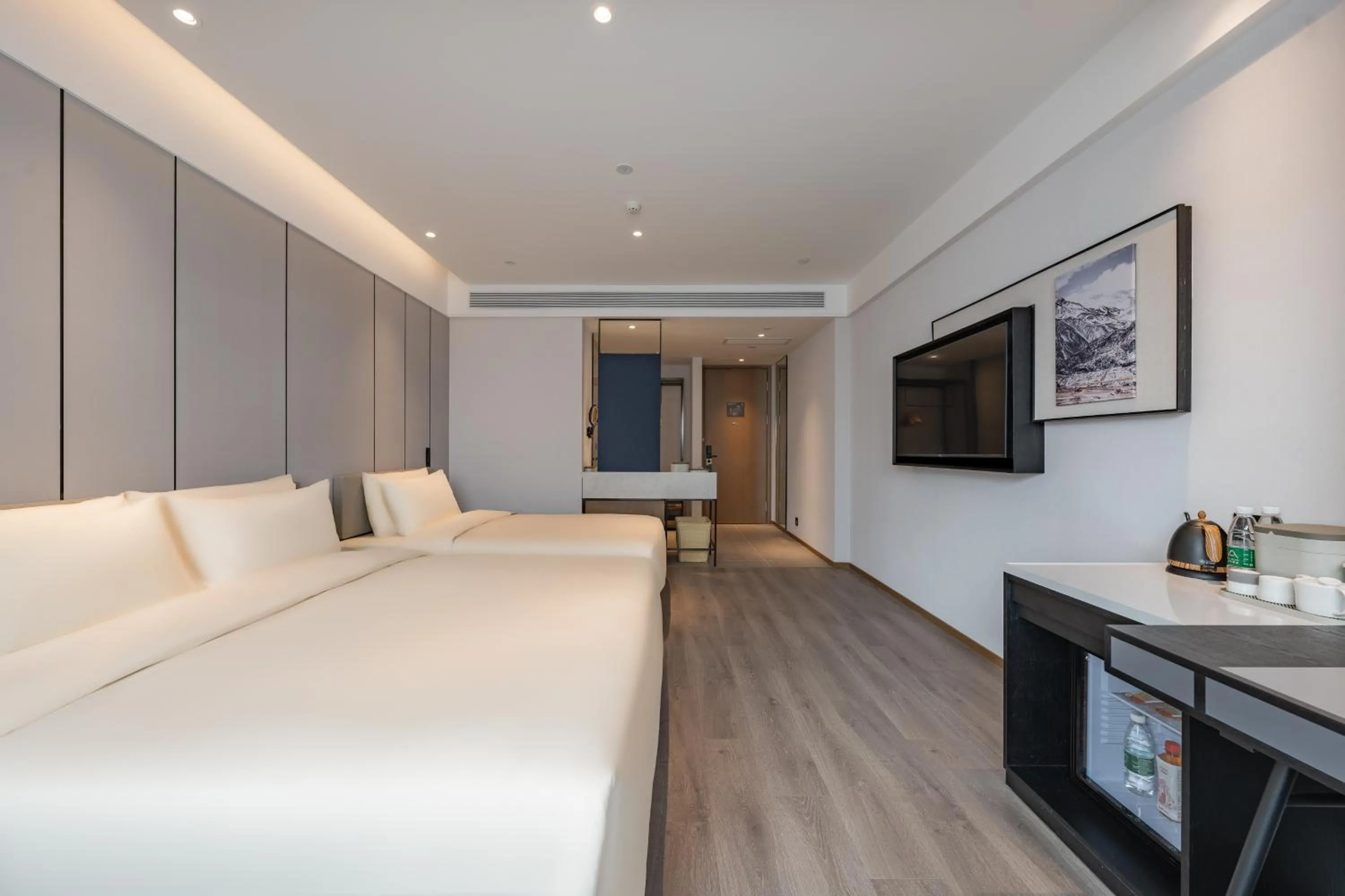 Bed in Atour Hotel Hangzhou West Lake Hubin North Zhongshan Road