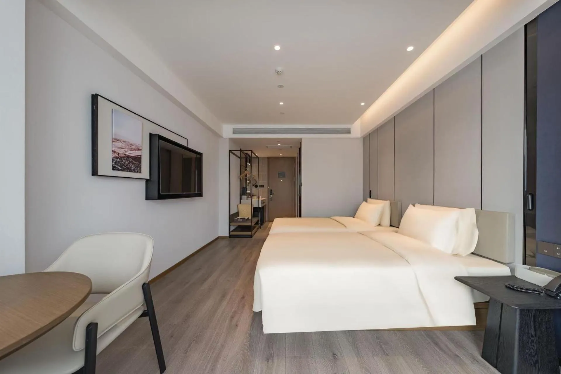 Bed in Atour Hotel Hangzhou West Lake Hubin North Zhongshan Road