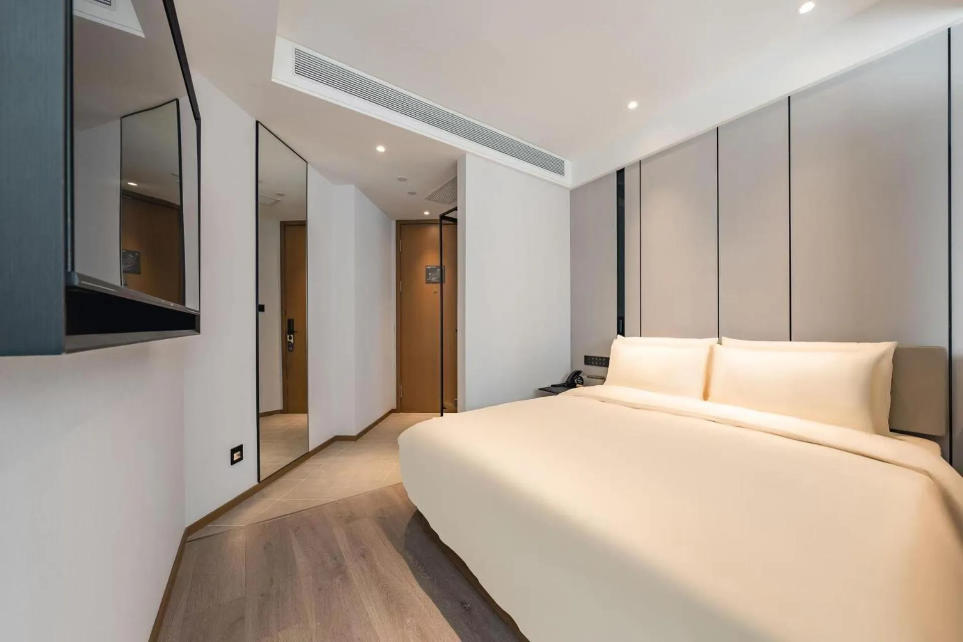 Bed in Atour Hotel Hangzhou West Lake Hubin North Zhongshan Road