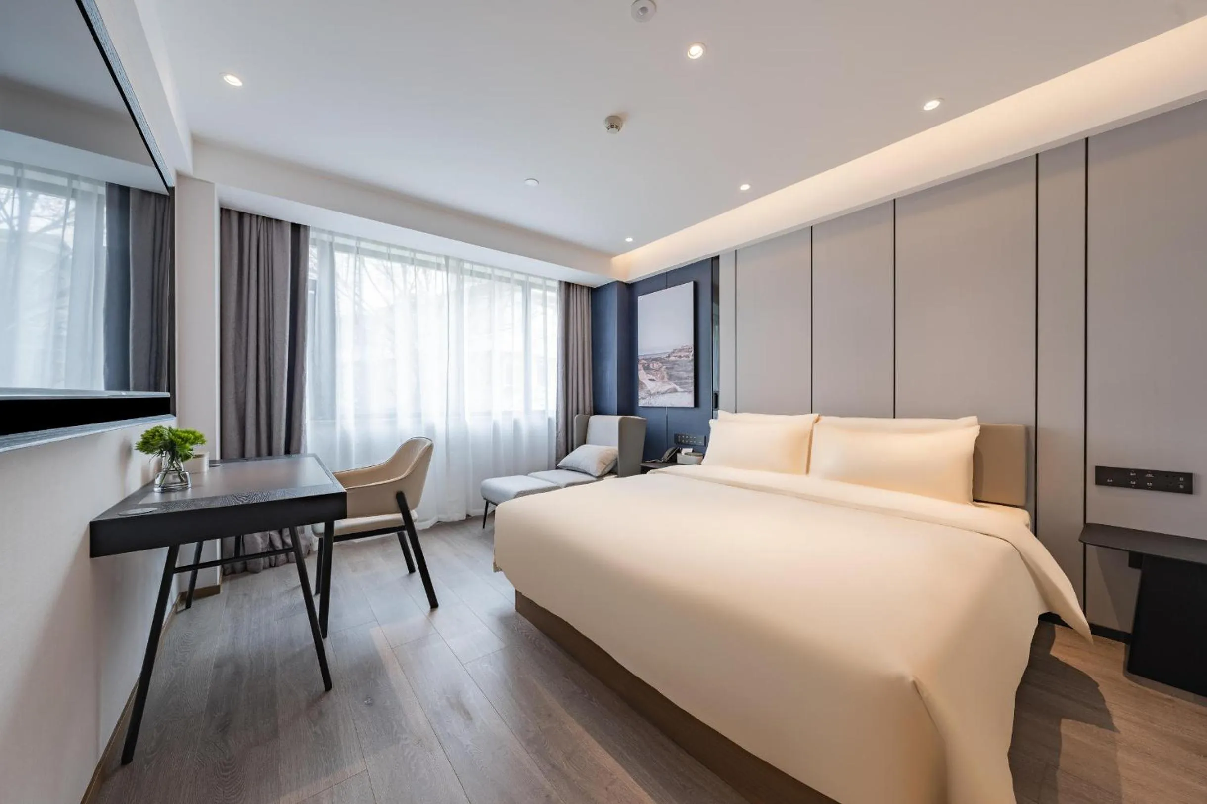 Bed in Atour Hotel Hangzhou West Lake Hubin North Zhongshan Road
