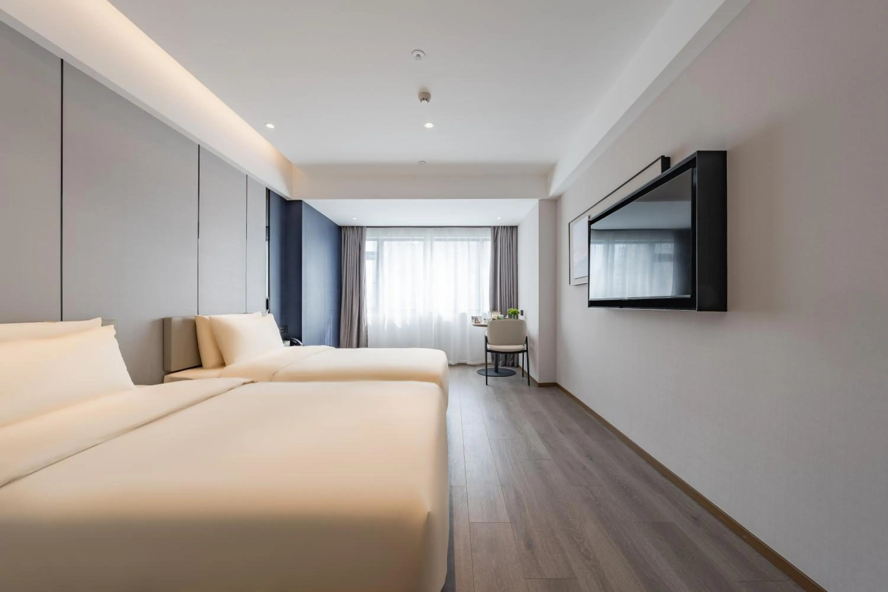 Bed in Atour Hotel Hangzhou West Lake Hubin North Zhongshan Road