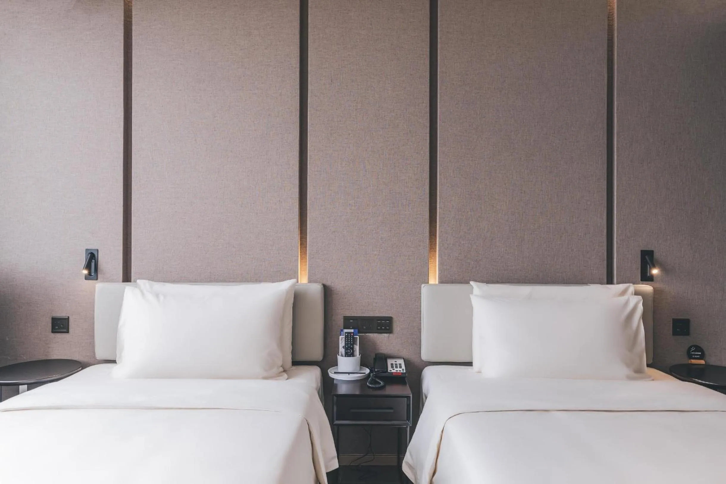 Bed in Atour Hotel Ningbo Jishi Harbor Outlets