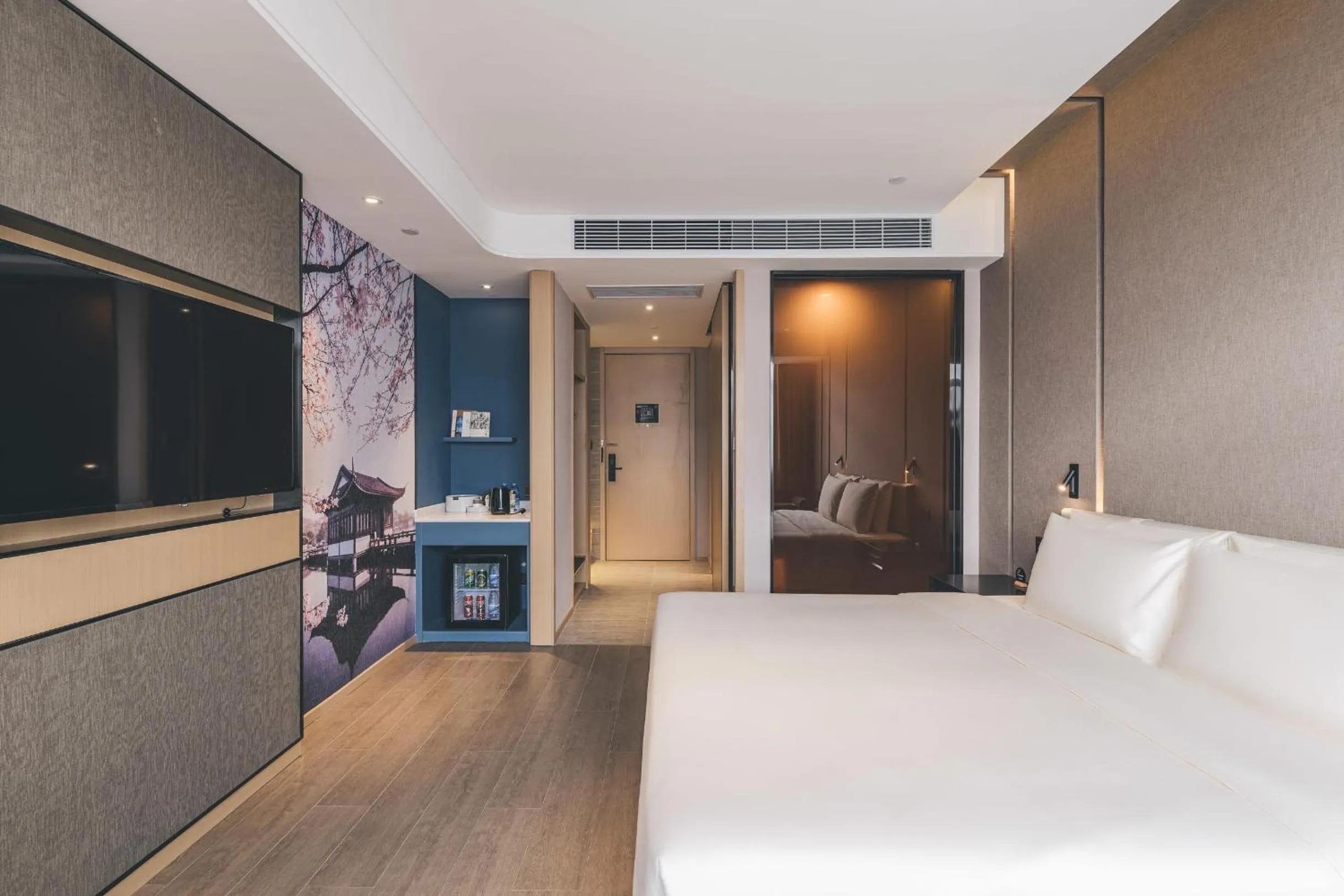 Bed in Atour Hotel Ningbo Jishi Harbor Outlets