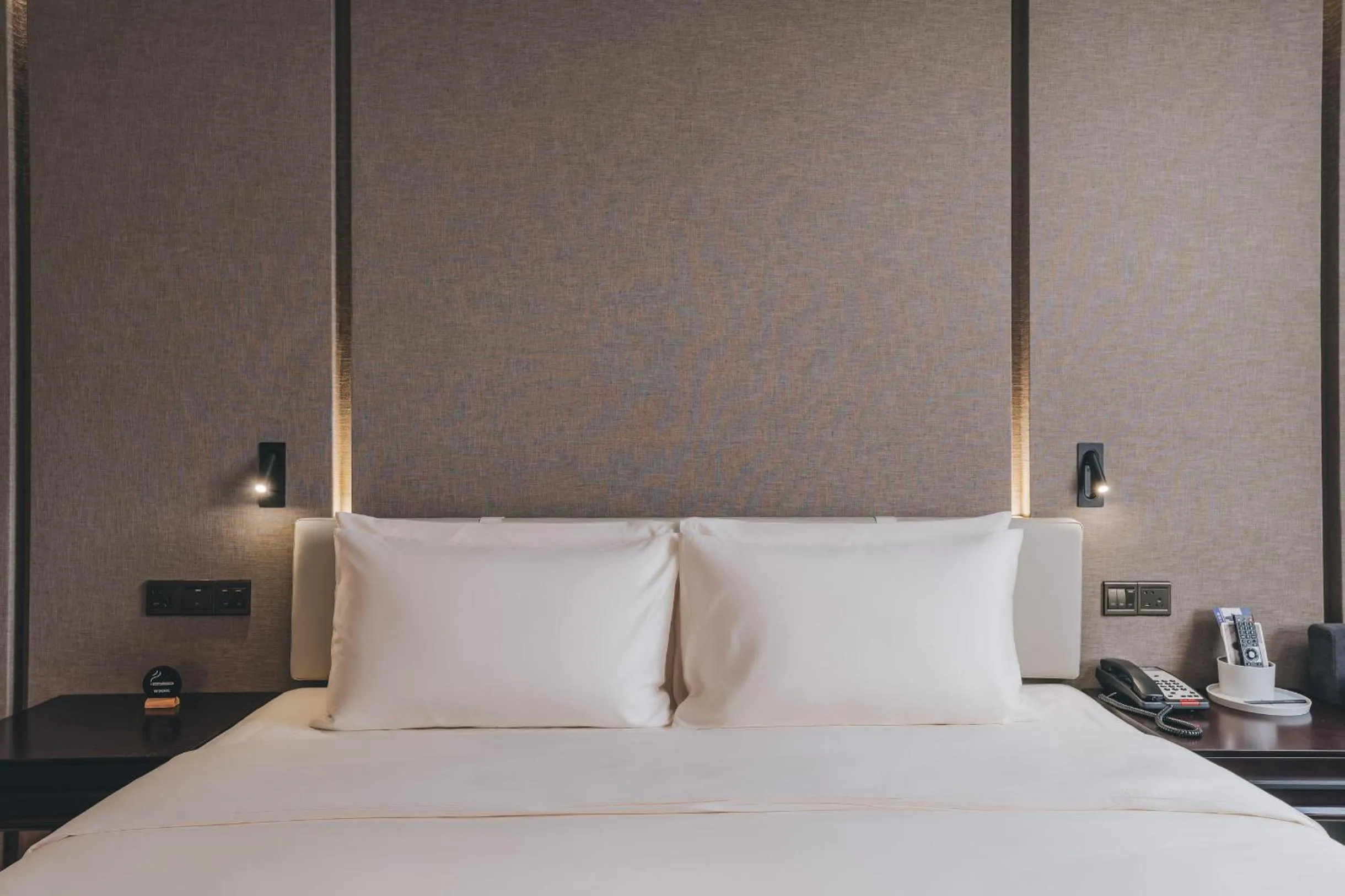 Bed in Atour Hotel Ningbo Jishi Harbor Outlets