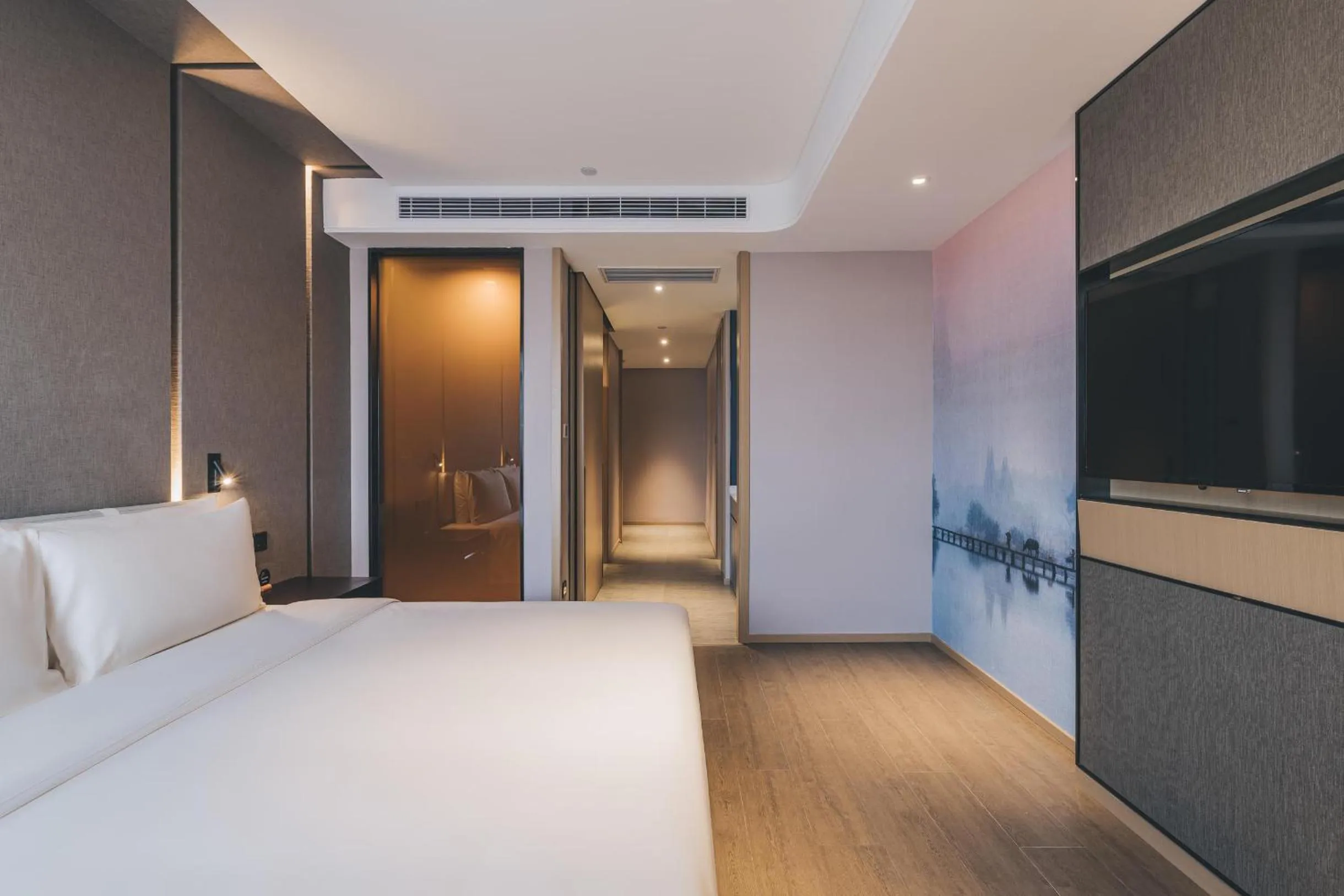 Bed in Atour Hotel Ningbo Jishi Harbor Outlets