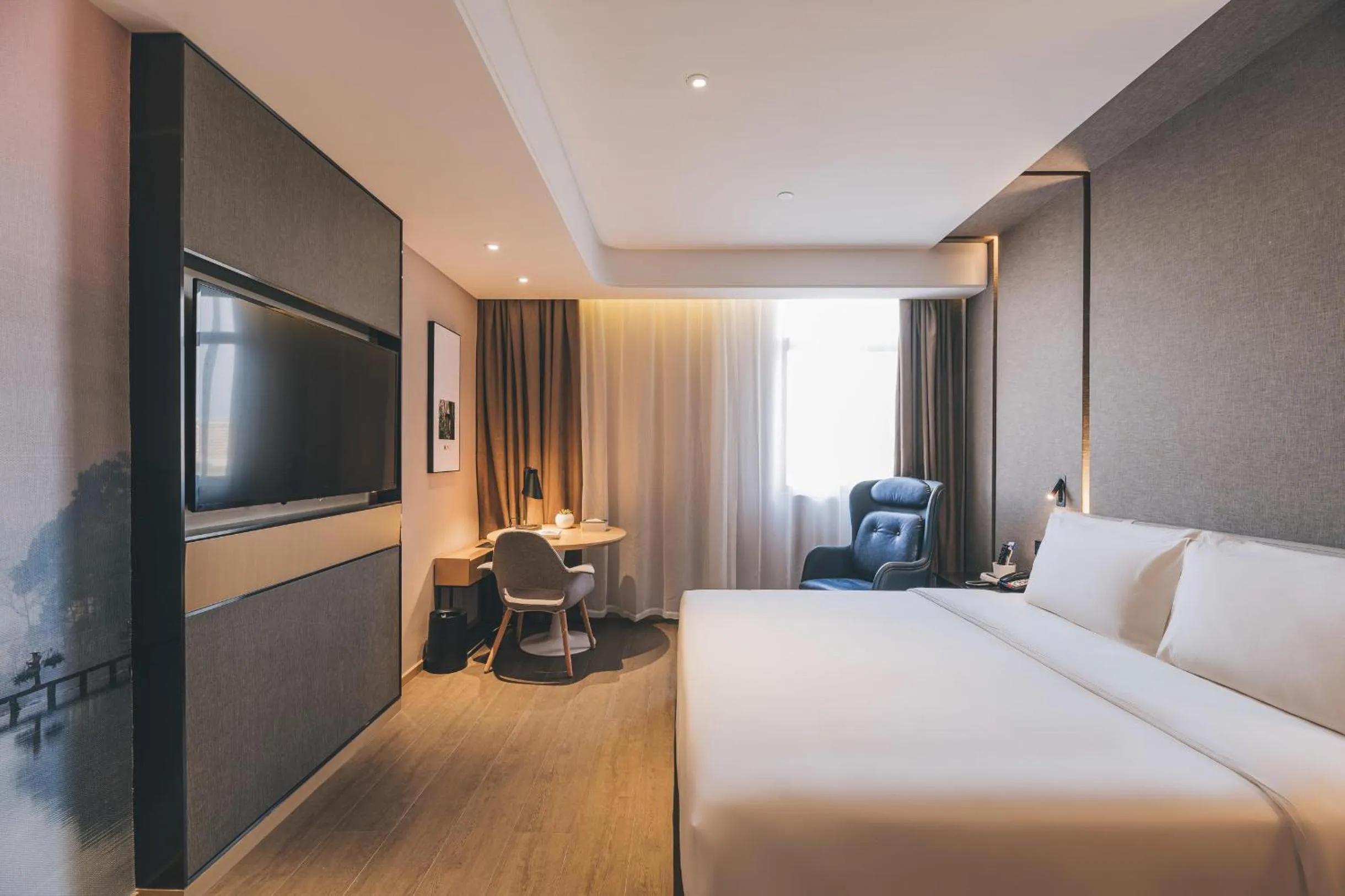 Bed in Atour Hotel Ningbo Jishi Harbor Outlets