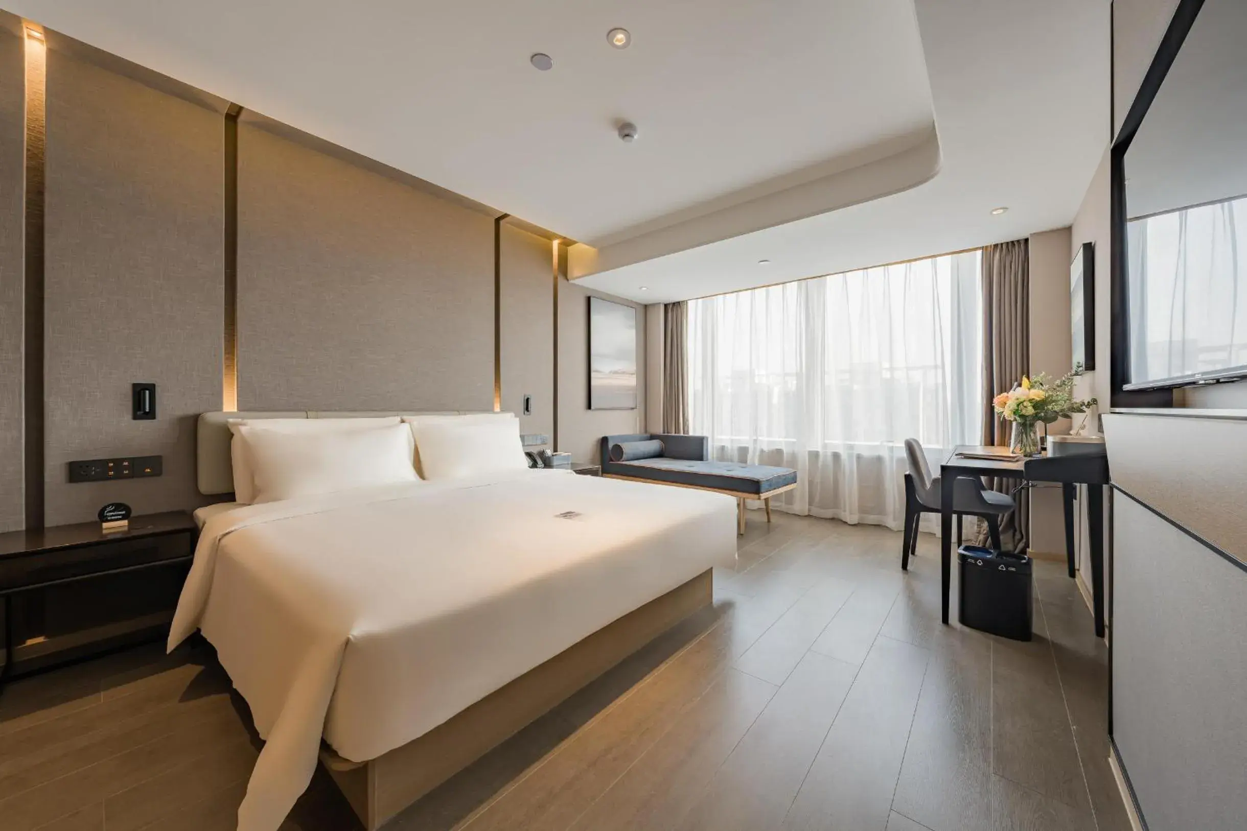 Photo of the whole room, Bed in Atour Hotel Hefei USTC Huangshan Road Photo of the whole room, Bed in Atour Hotel Hefei USTC Huangshan Road