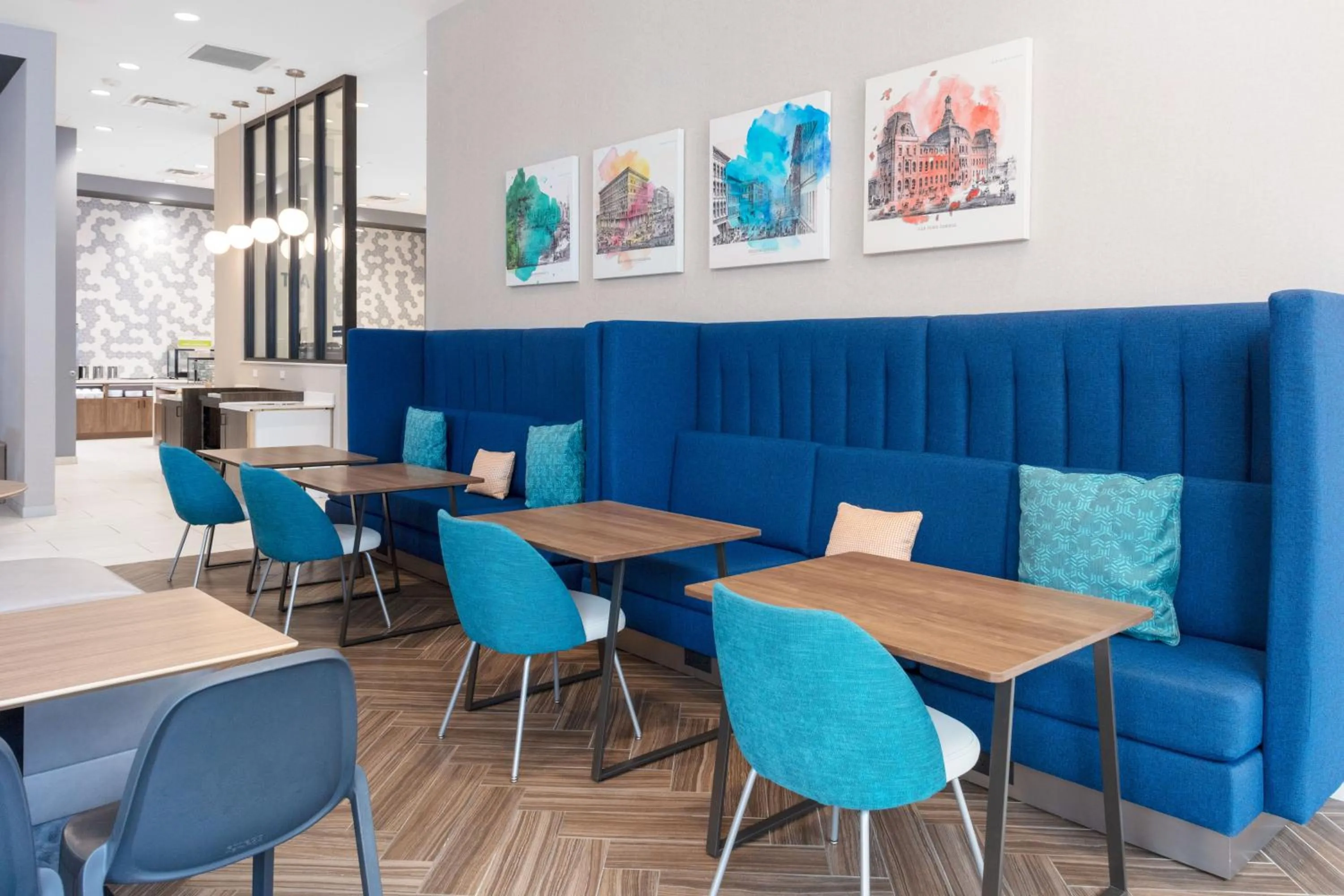 Seating area in Tru By Hilton St Louis Downtown Mo