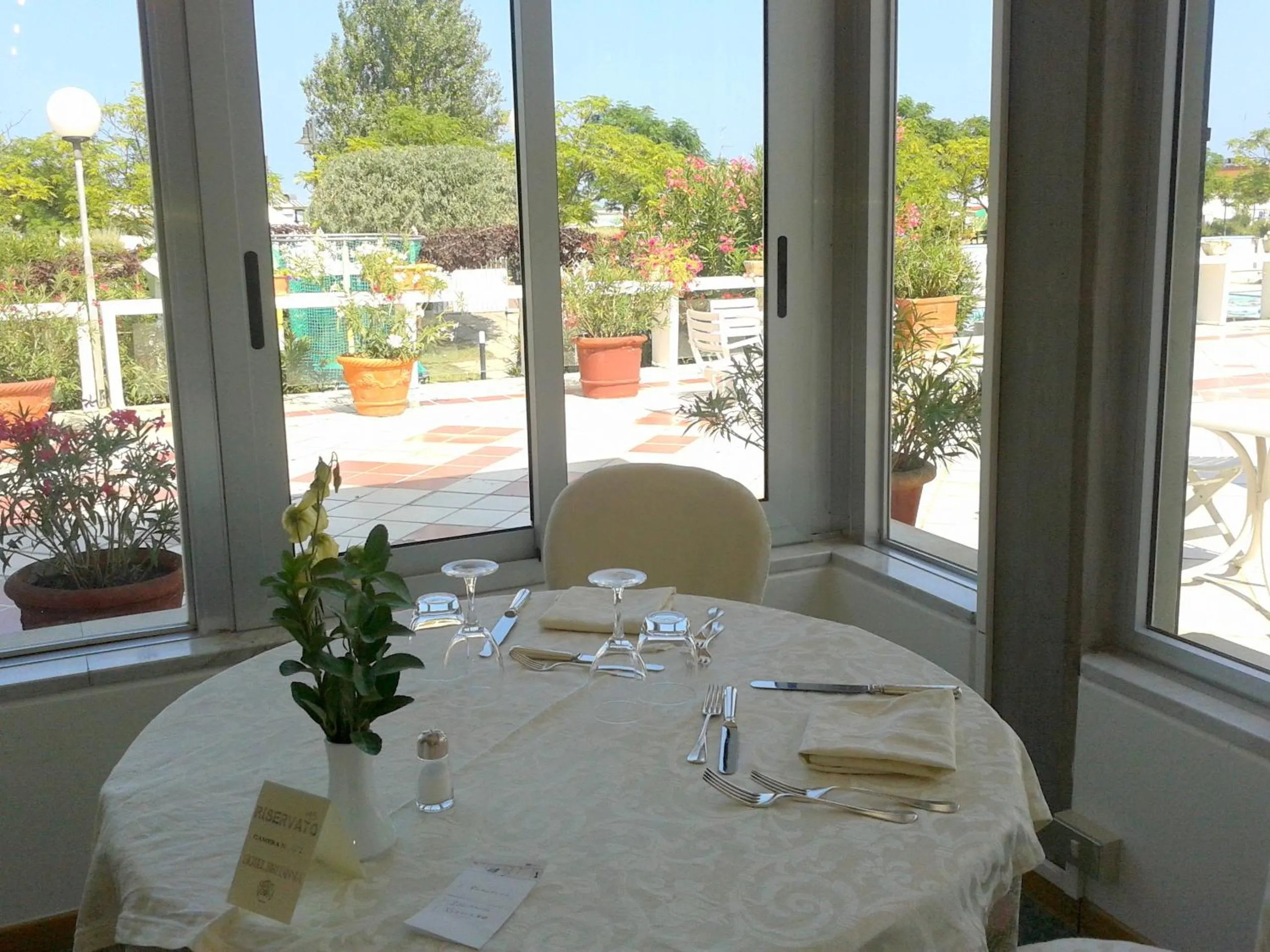 Restaurant/places to eat in Hotel Britannia