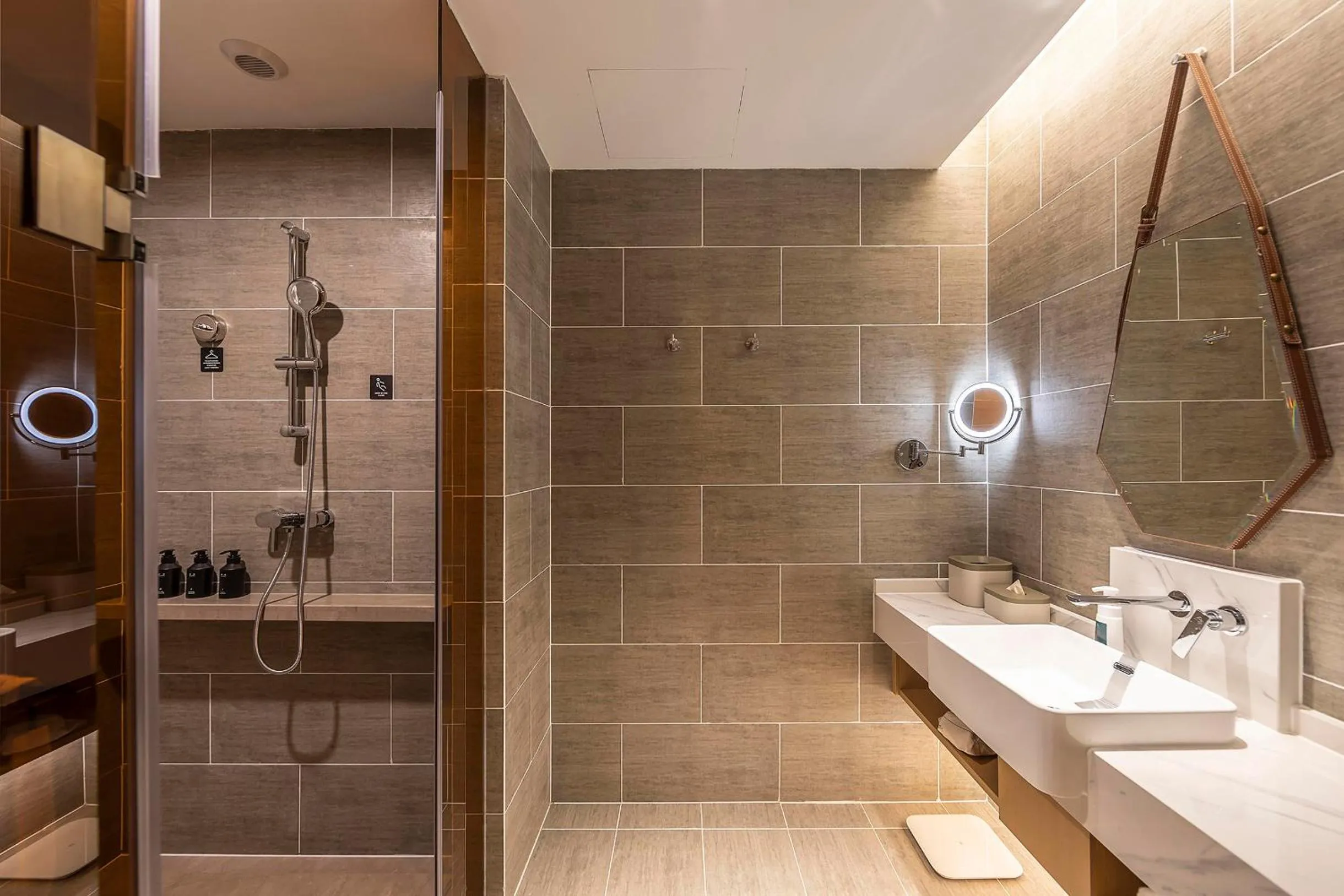 Atour Hotel Zhengzhou Xinzheng International Airport