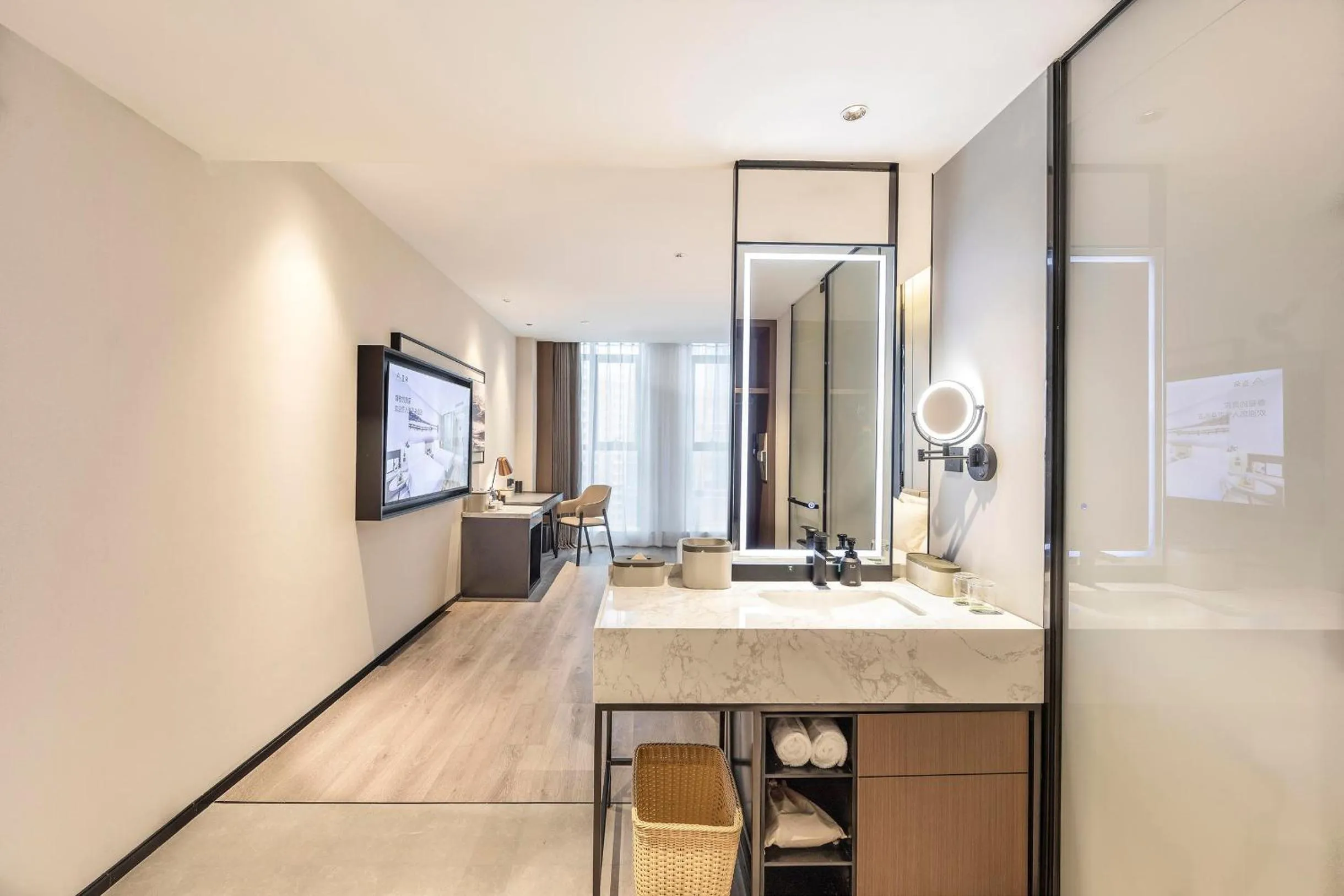 Atour Hotel Zhengzhou East Station Longzi Lake