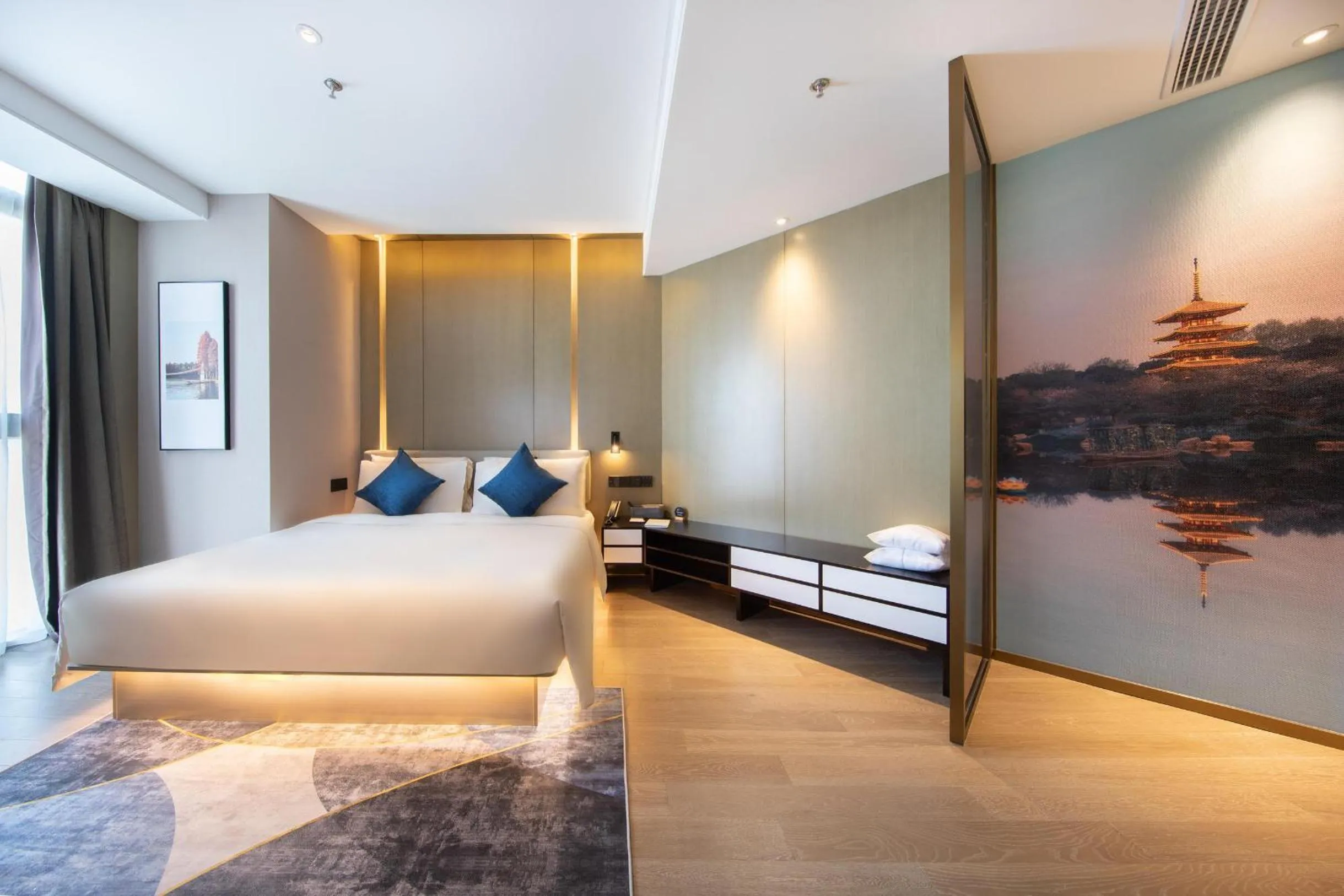 Bed in Atour S Hotel Wuhan Chuhehanjie