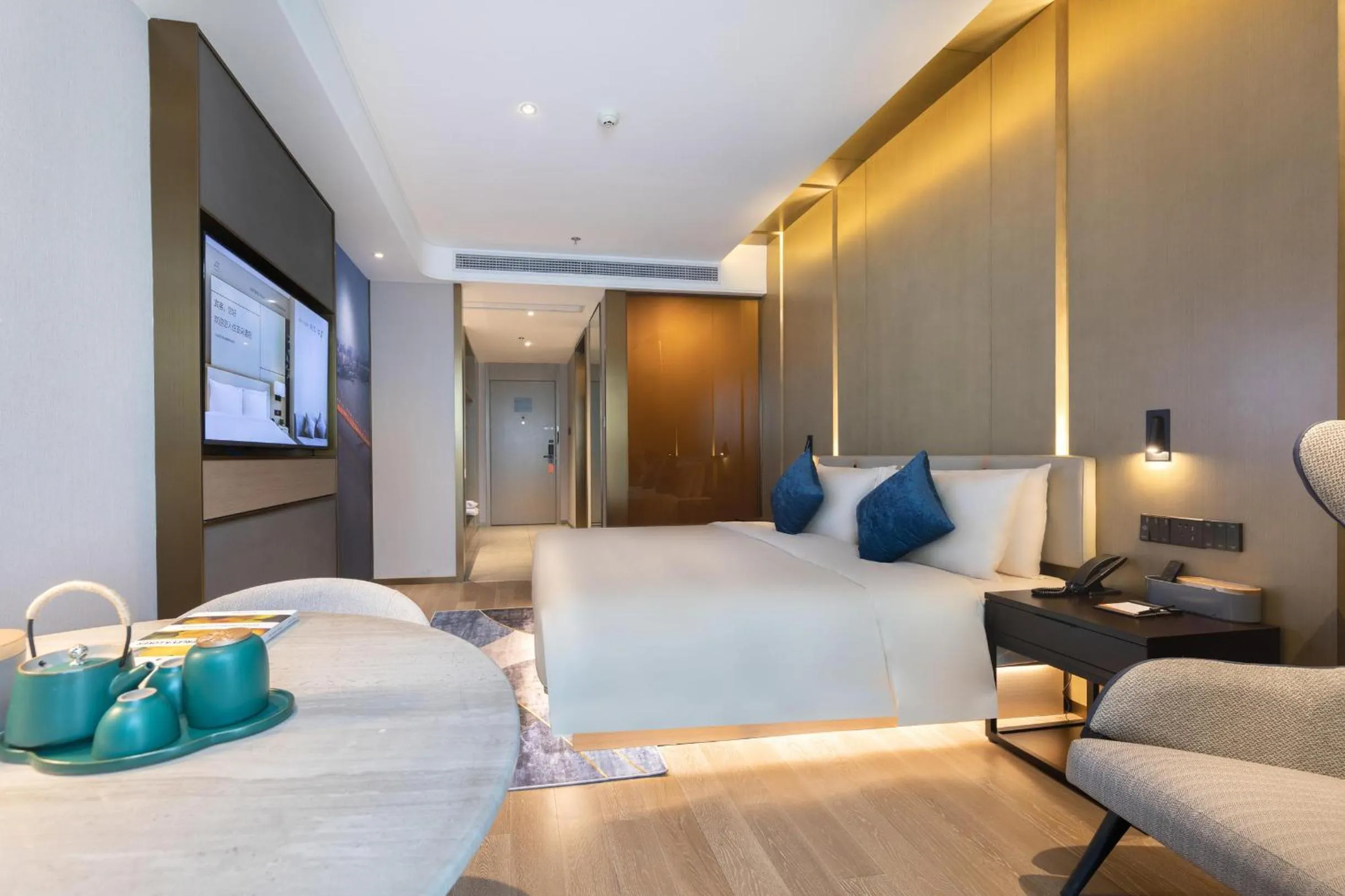 Bed in Atour S Hotel Wuhan Chuhehanjie