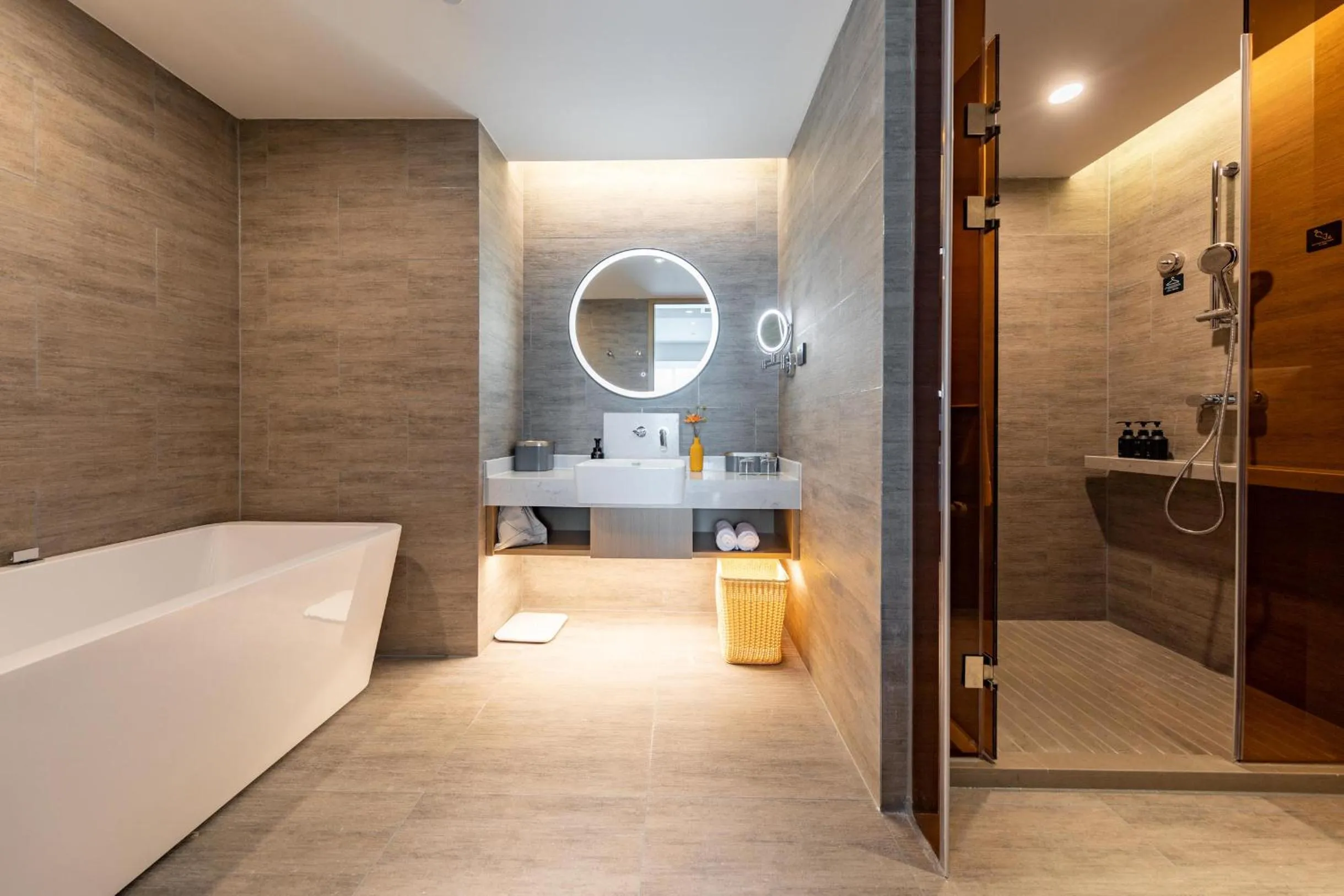 Shower in Atour Hotel Wuhan International Expo Center