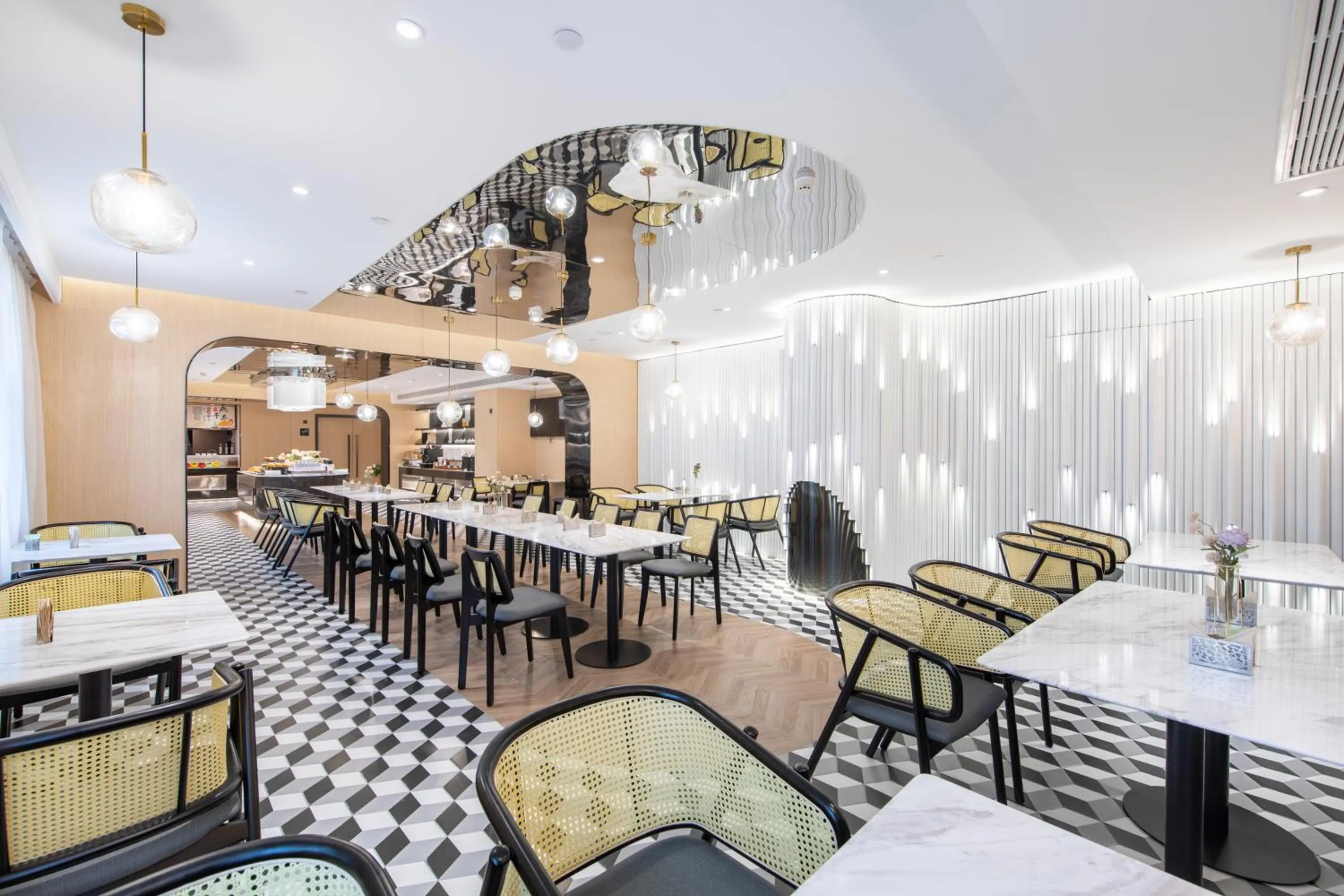 Atour Hotel Wuhan Optics Valley Square Yangjia Bay