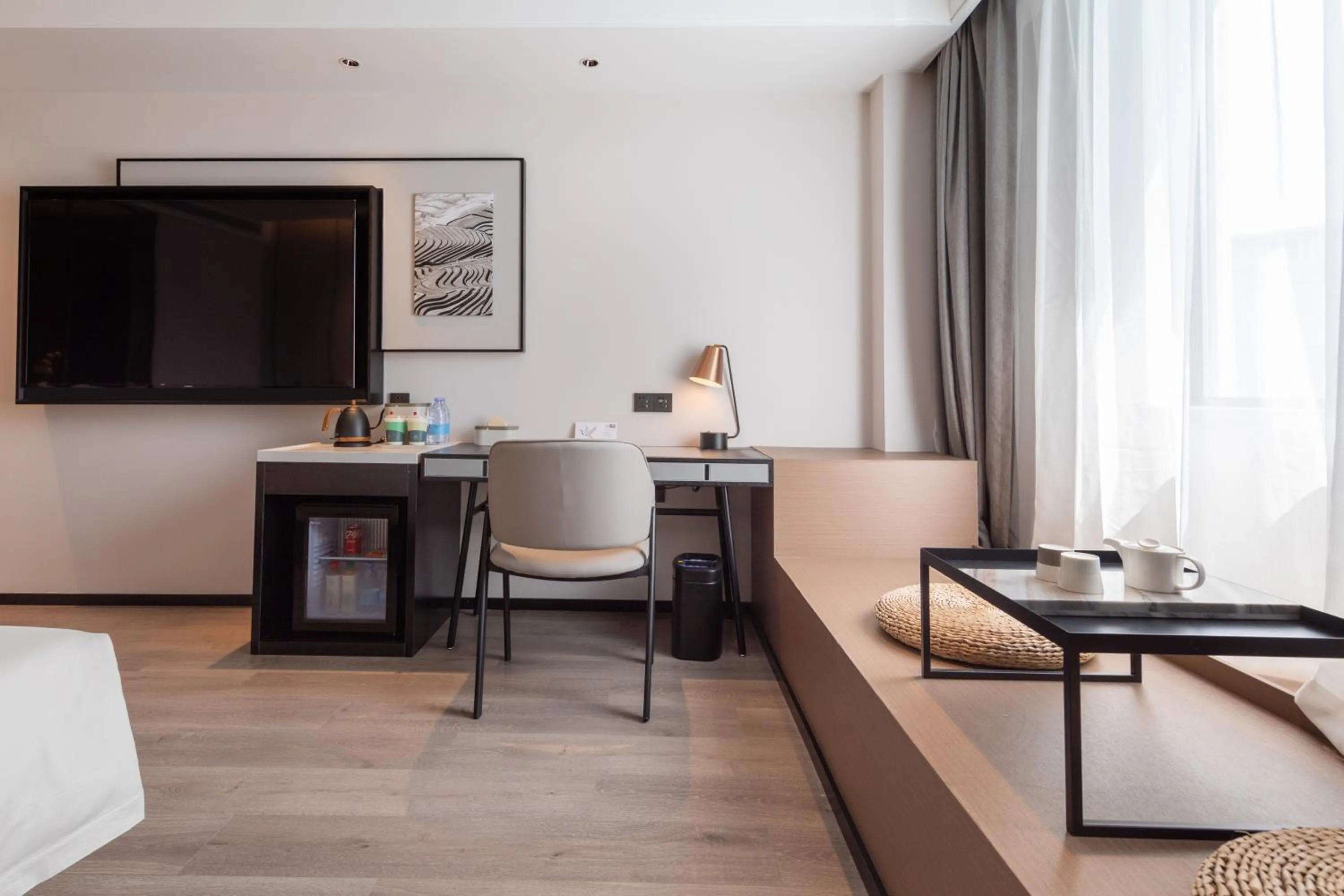 Atour Hotel Wuhan Optics Valley Square Yangjia Bay