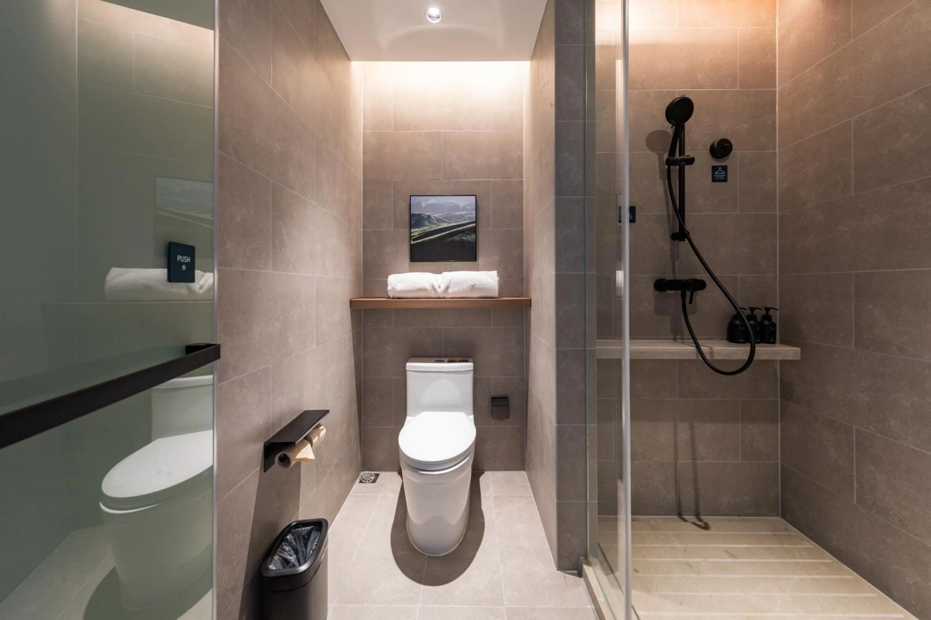 Atour Hotel Wuhan Optics Valley Square Yangjia Bay