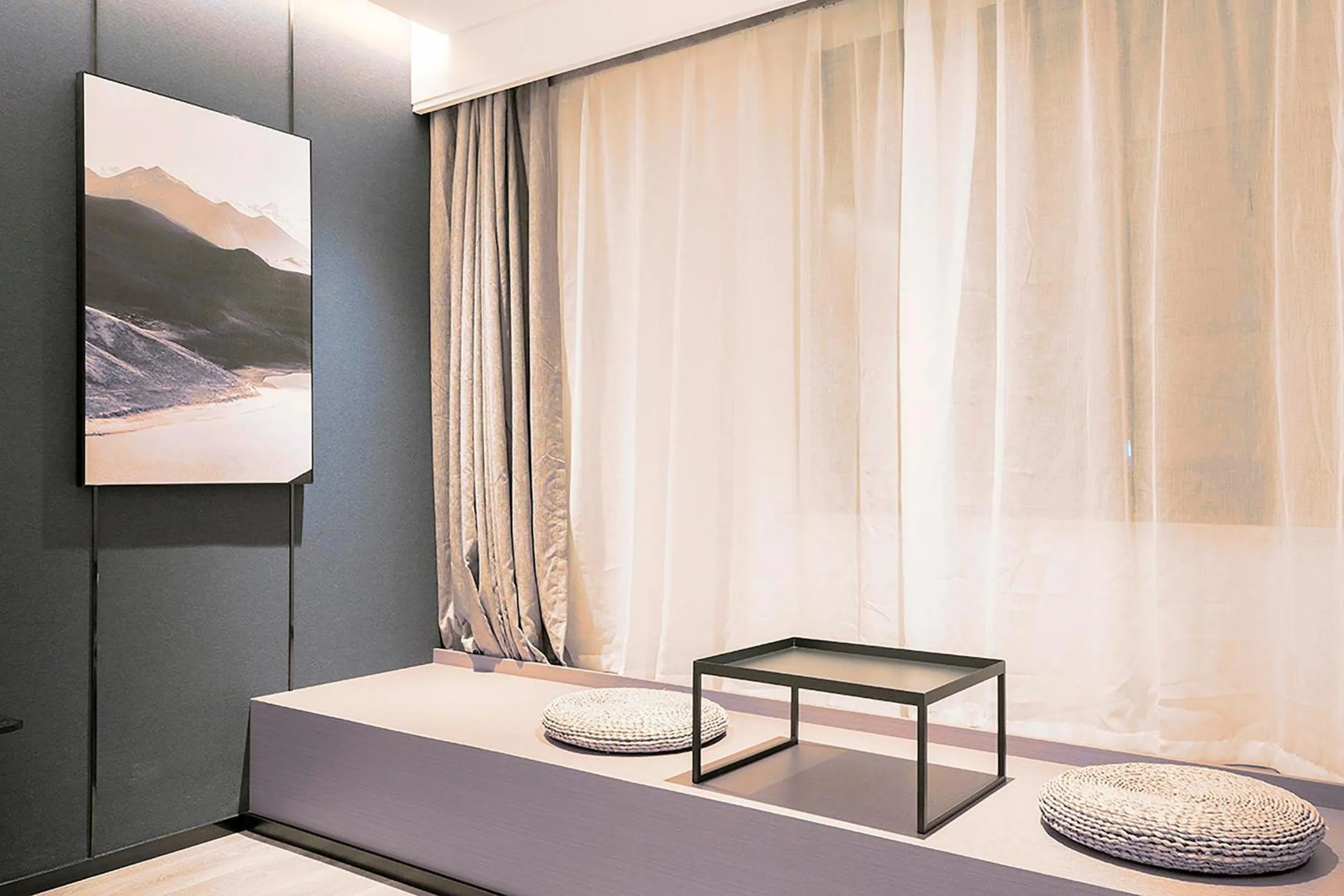 Atour Hotel Wuhan Optics Valley Square Yangjia Bay