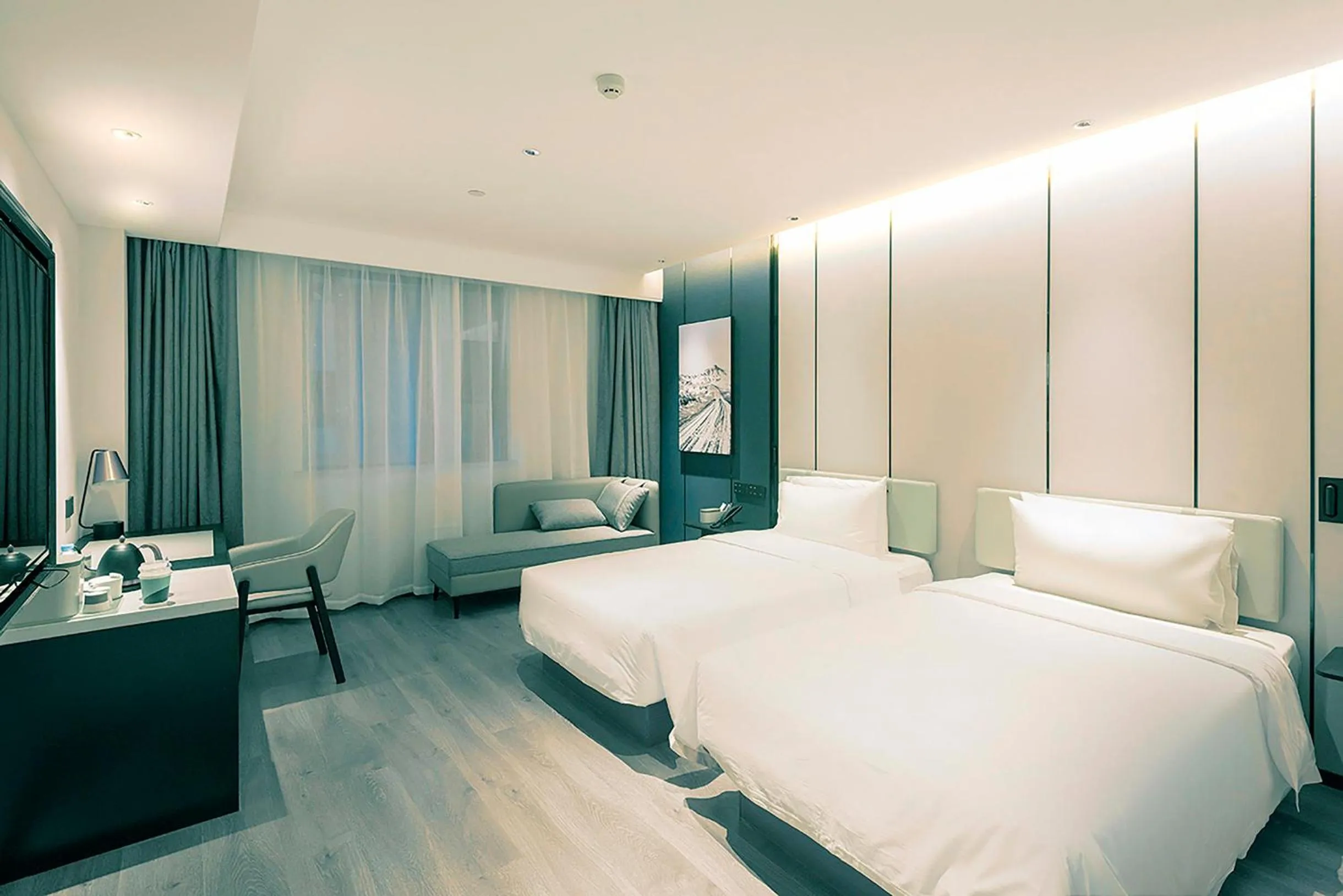 Bed in Atour Hotel Wuhan Optics Valley Square Yangjia Bay