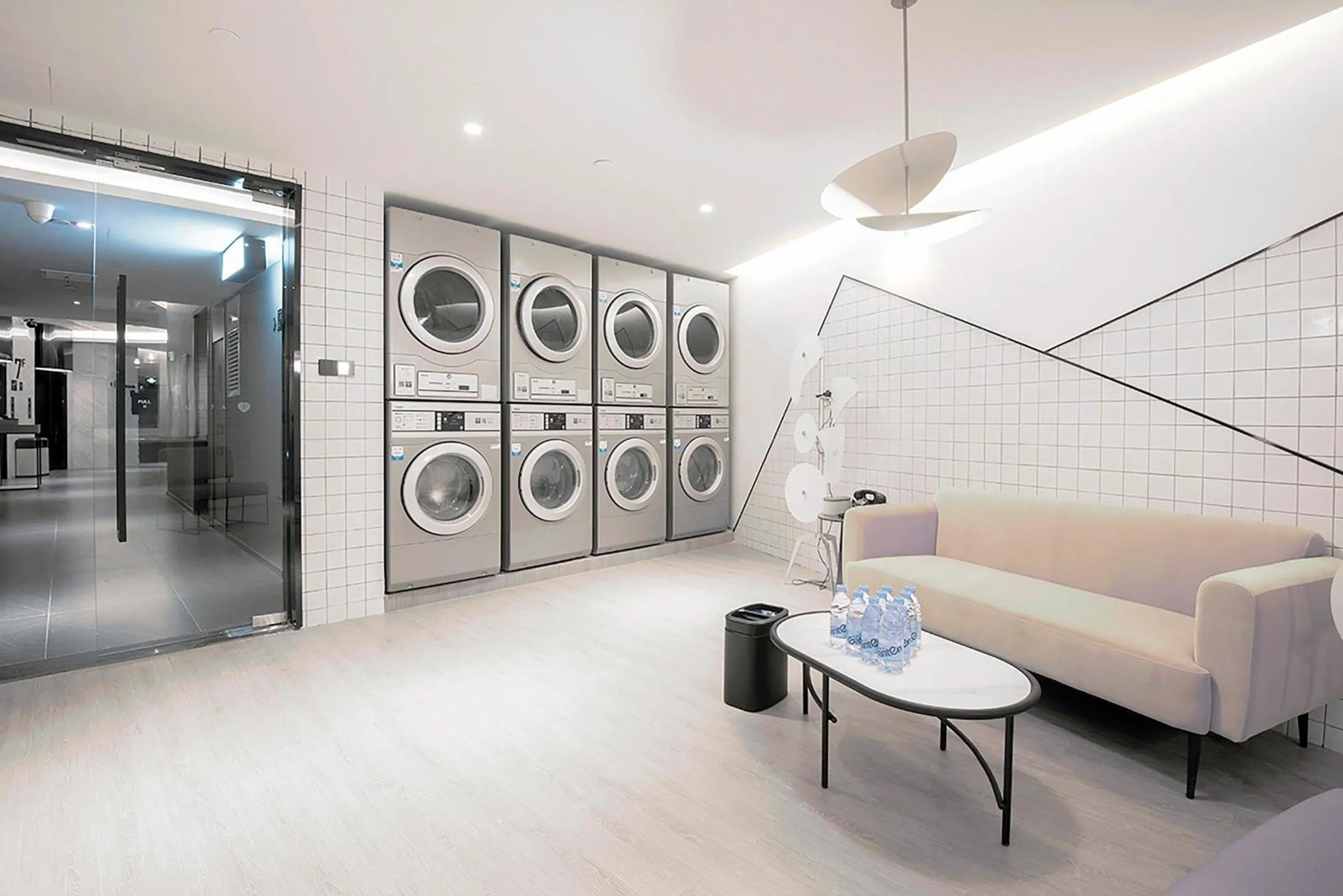 Atour Hotel Wuhan Optics Valley Square Yangjia Bay