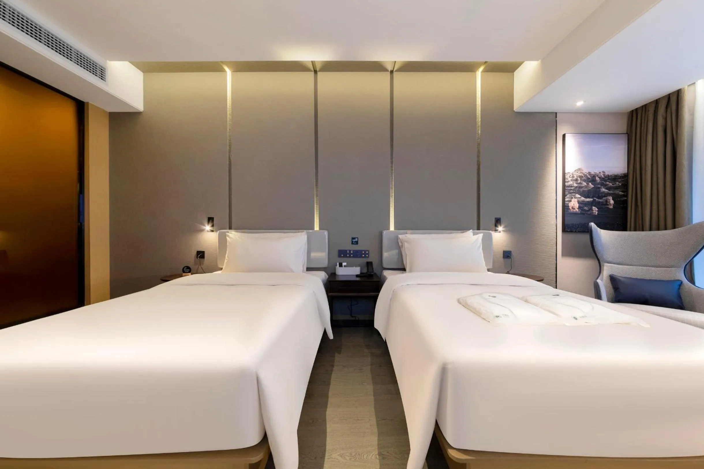 Bed in Atour Hotel Zhangjiajie Tianmen Mountain Cableway