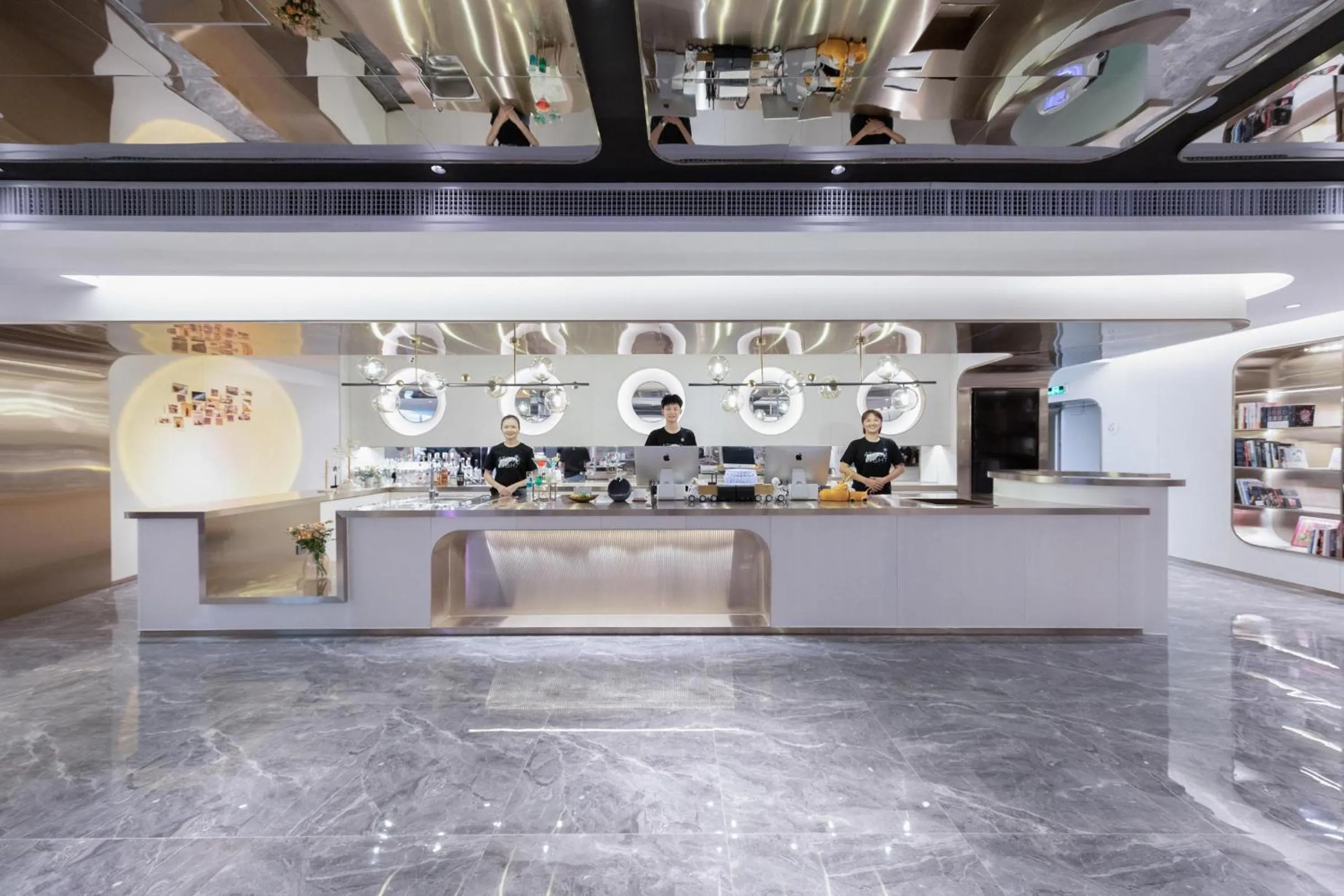 People in Atour X Hotel Guangzhou Zhujiang New Town Siyouxin Road