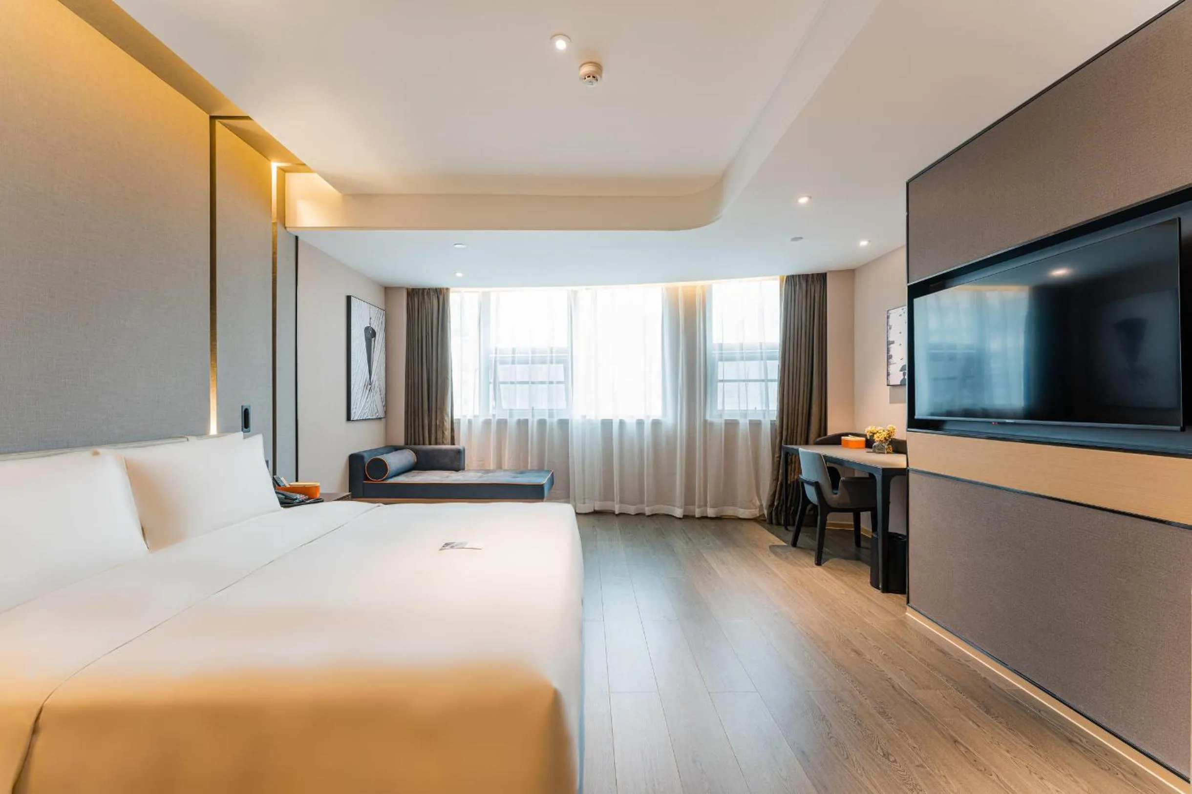 Photo of the whole room, Bed in Atour Hotel Chongqing Nanping Pedestrain Street