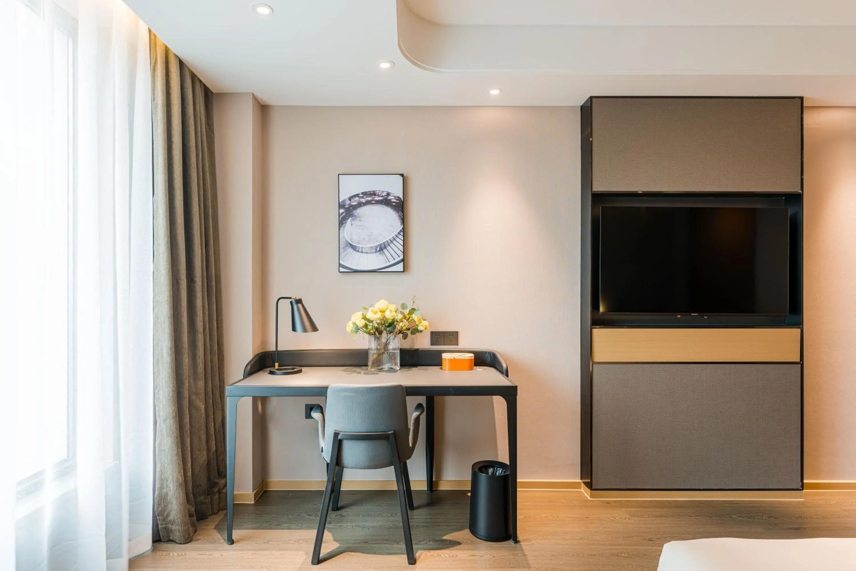 Photo of the whole room in Atour Hotel Chongqing Nanping Pedestrain Street