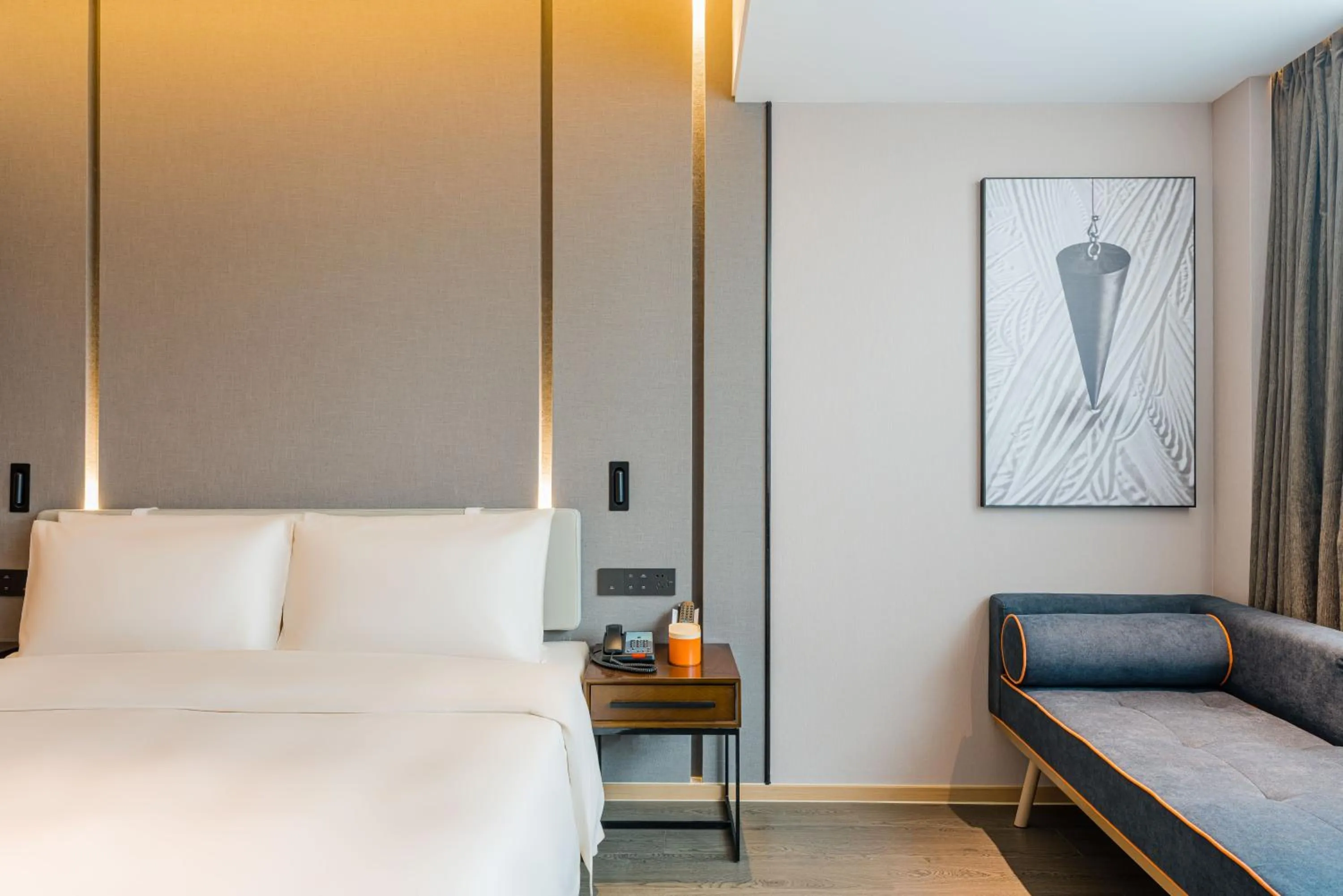 Photo of the whole room, Bed in Atour Hotel Chongqing Nanping Pedestrain Street