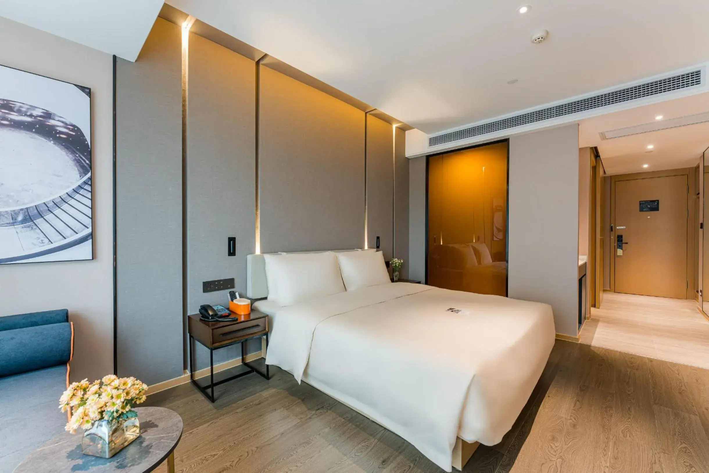 Photo of the whole room, Bed in Atour Hotel Chongqing Nanping Pedestrain Street Photo of the whole room, Bed in Atour Hotel Chongqing Nanping Pedestrain Street