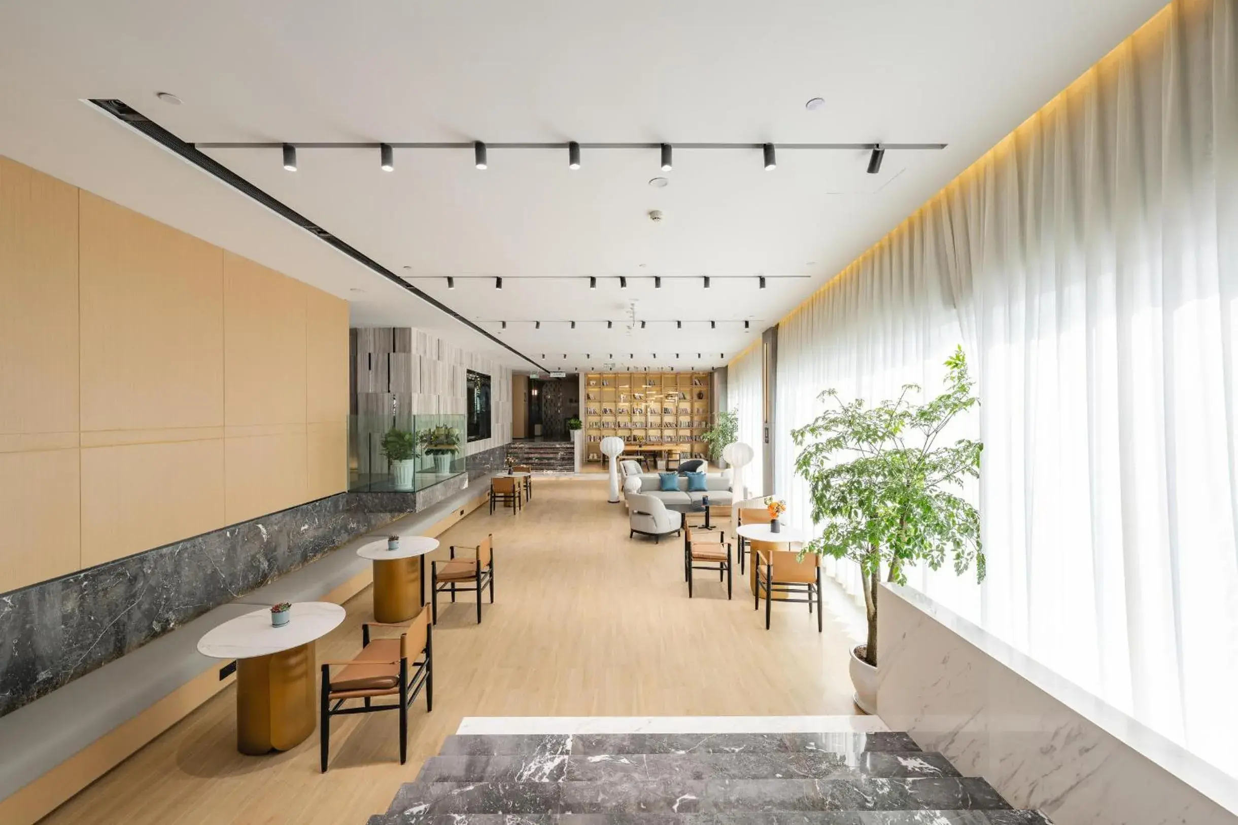 重庆西站站前广场亚朵酒店 重庆西站站前广场亚朵酒店