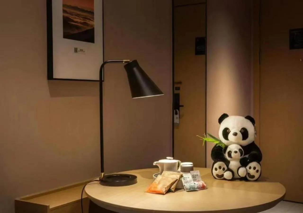 children in Atour Hotel Chengdu North Renmin Road