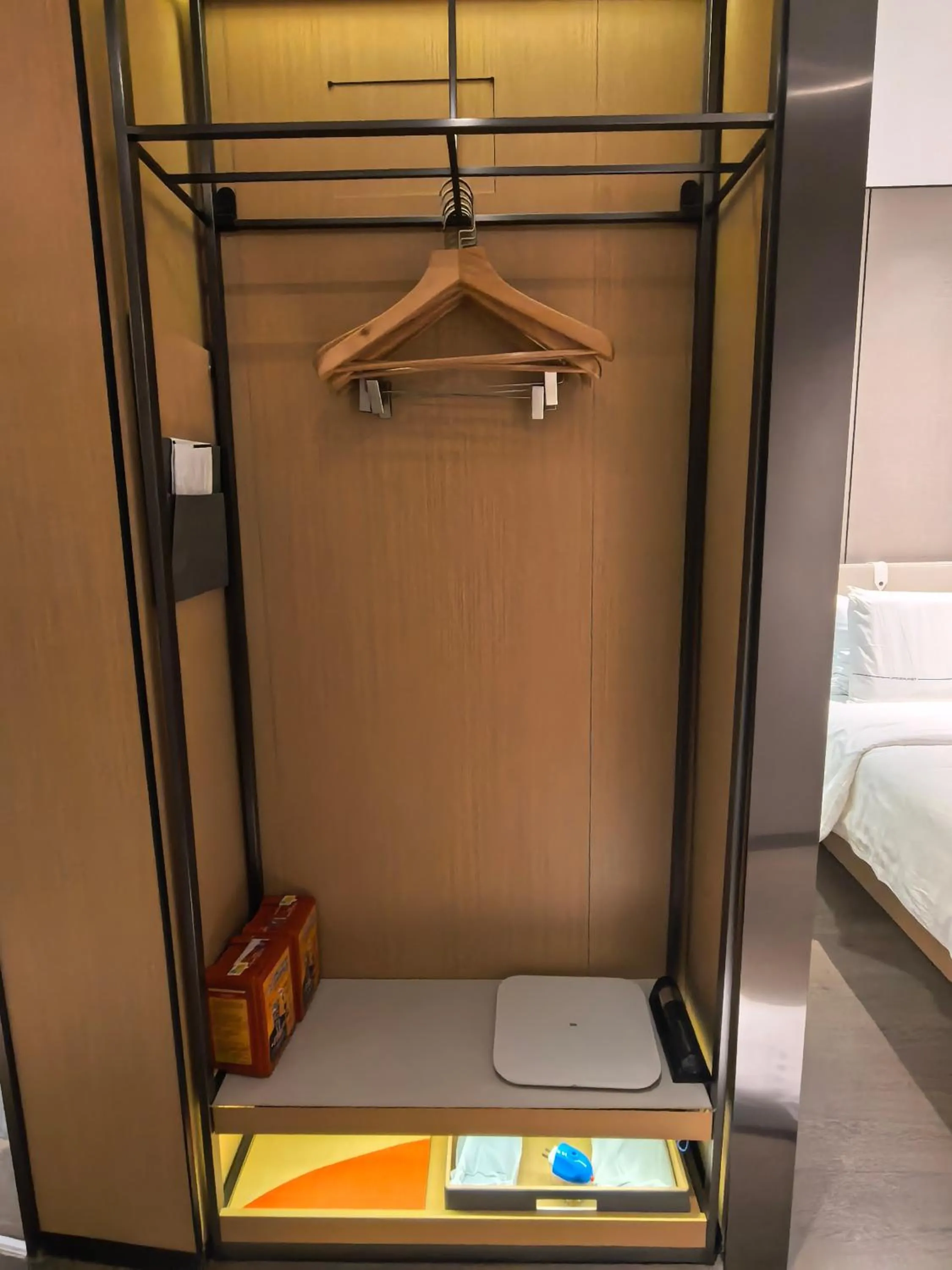 wardrobe in Atour S Hotel Chengdu Wenshu Monastery Chunxi Road