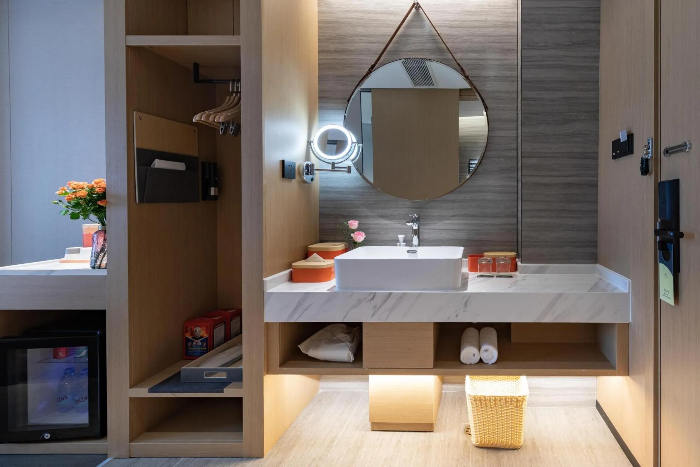 Chengdu Consulate Road, Sichuan University Wangjiang Campus Atour Hotel