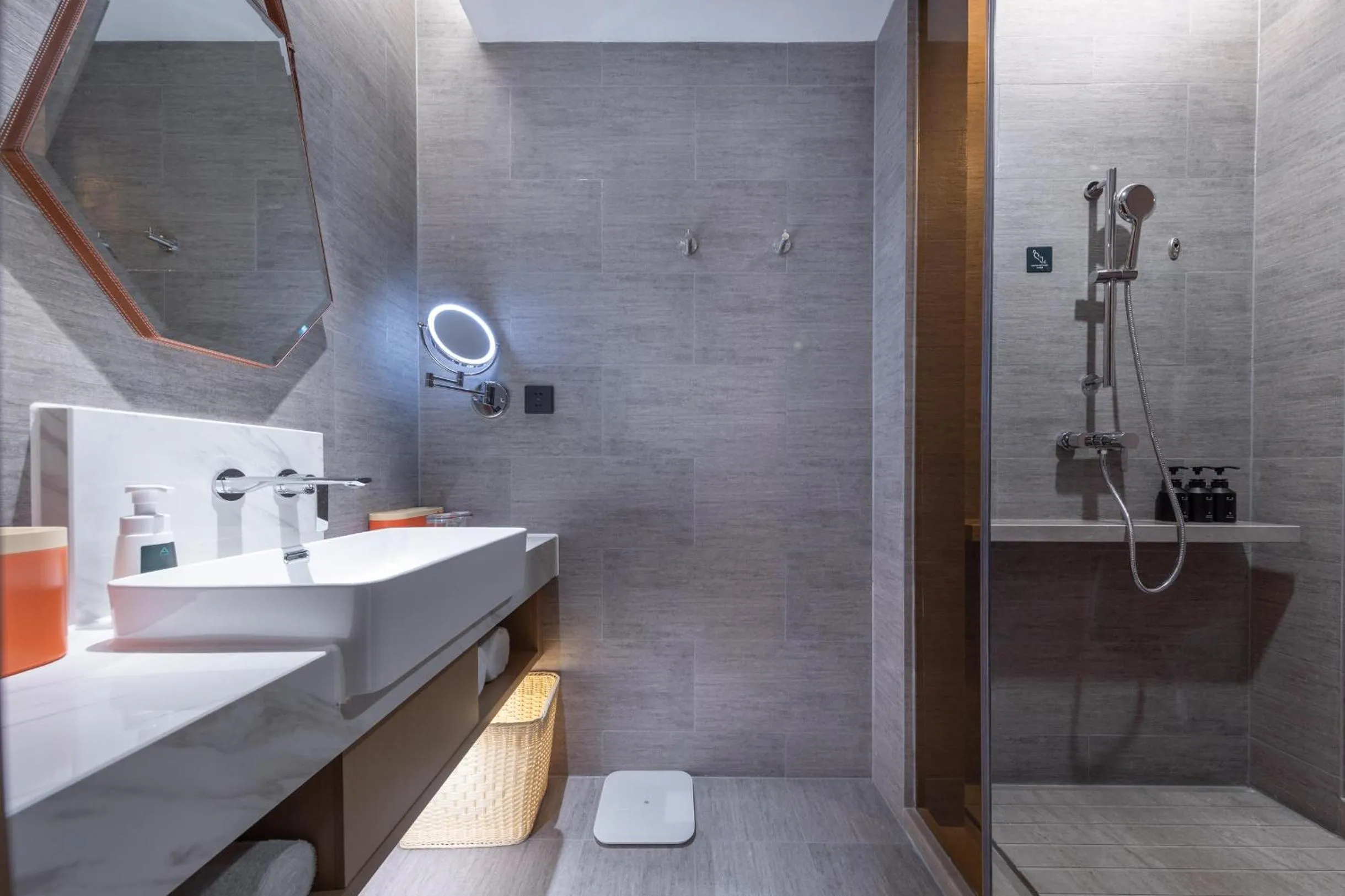 Shower in Atour Hotel Meishan Government Affairs Center