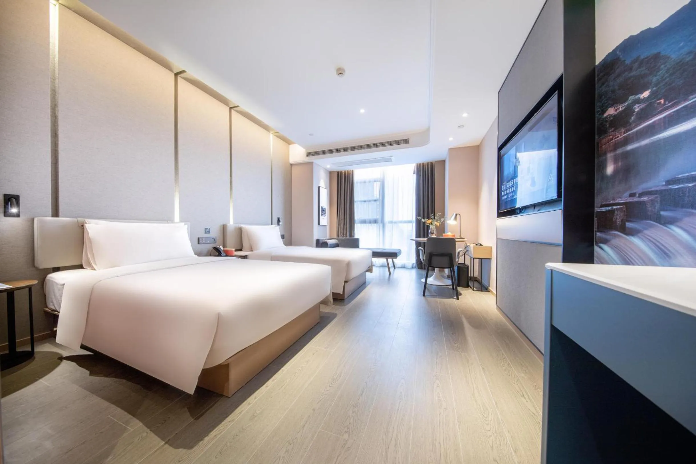 Photo of the whole room, Bed in Atour Hotel Meishan Government Affairs Center