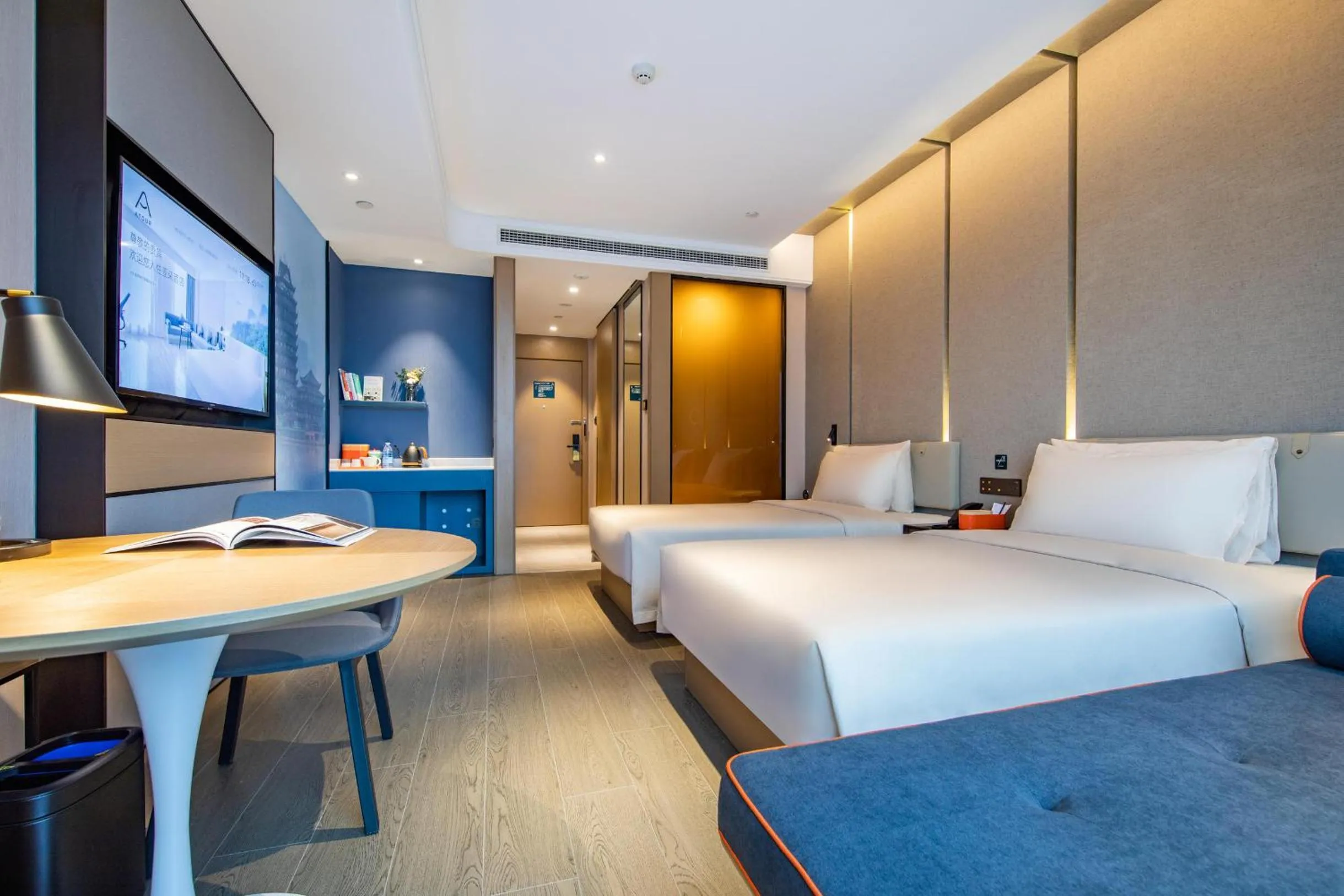 Photo of the whole room, Bed in Atour Hotel Meishan Government Affairs Center