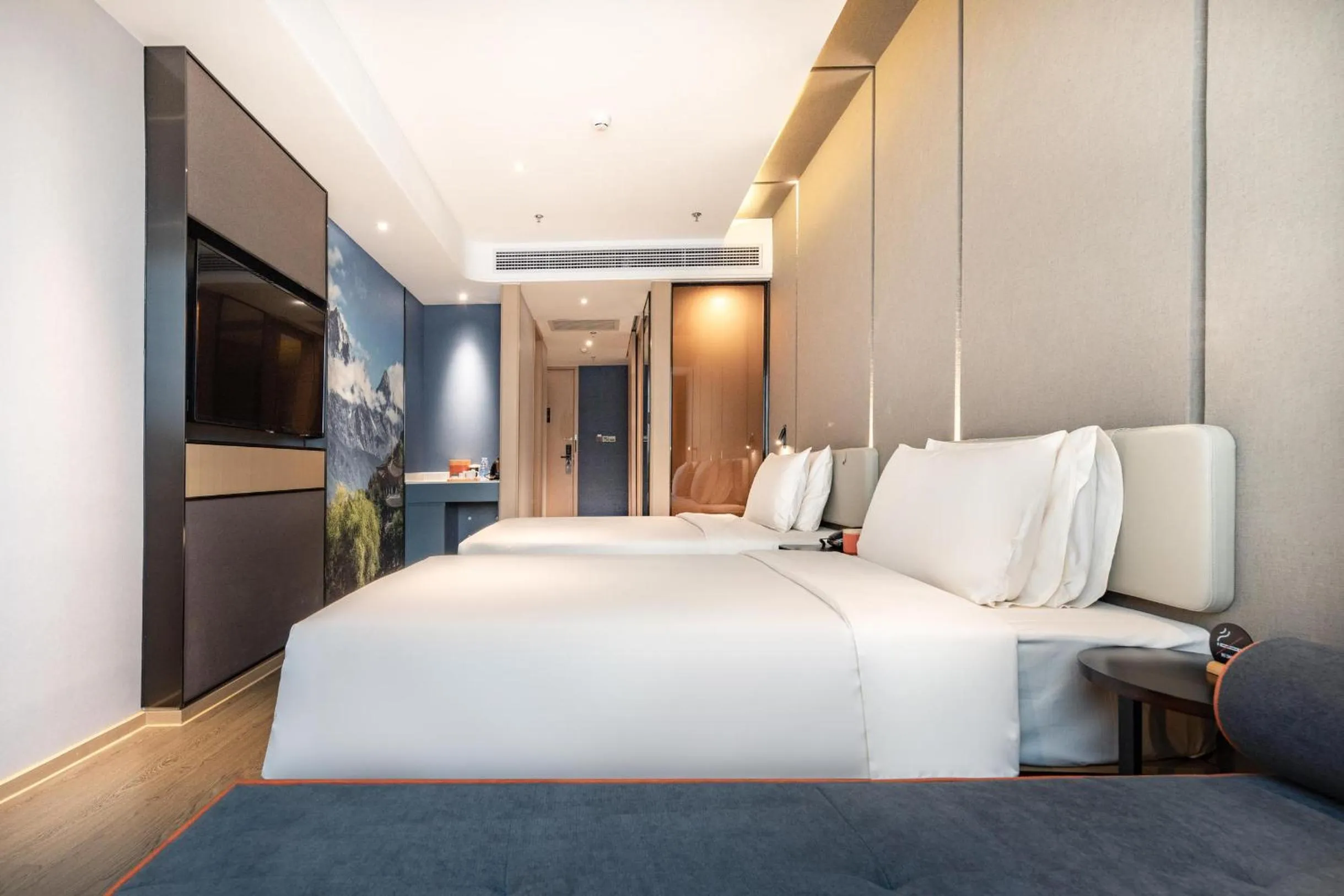 Photo of the whole room, Bed in Atour Hotel Kunming Economic Development Zone