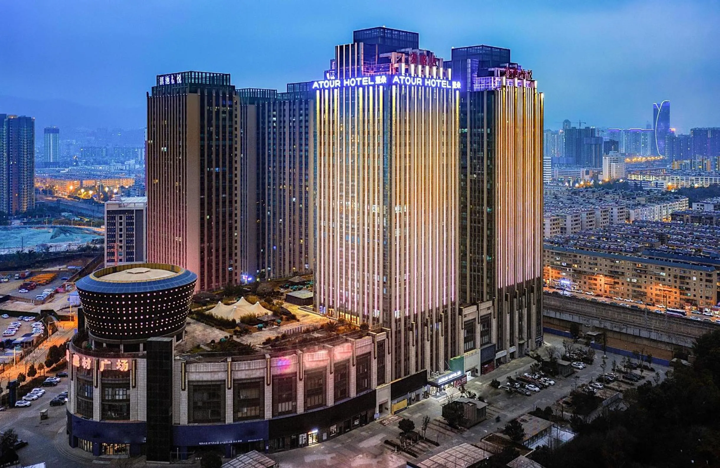 Property building in Atour Hotel Kunming City Government Xishan Dianchi Lake