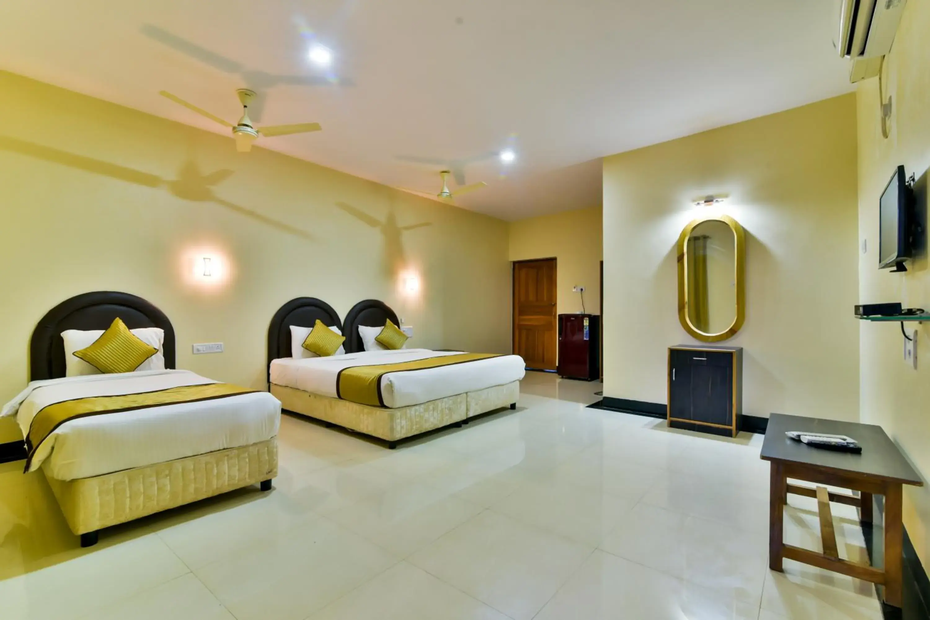 Family Room in Baga Fantacia Beach Inn Family Room in Baga Fantacia Beach Inn