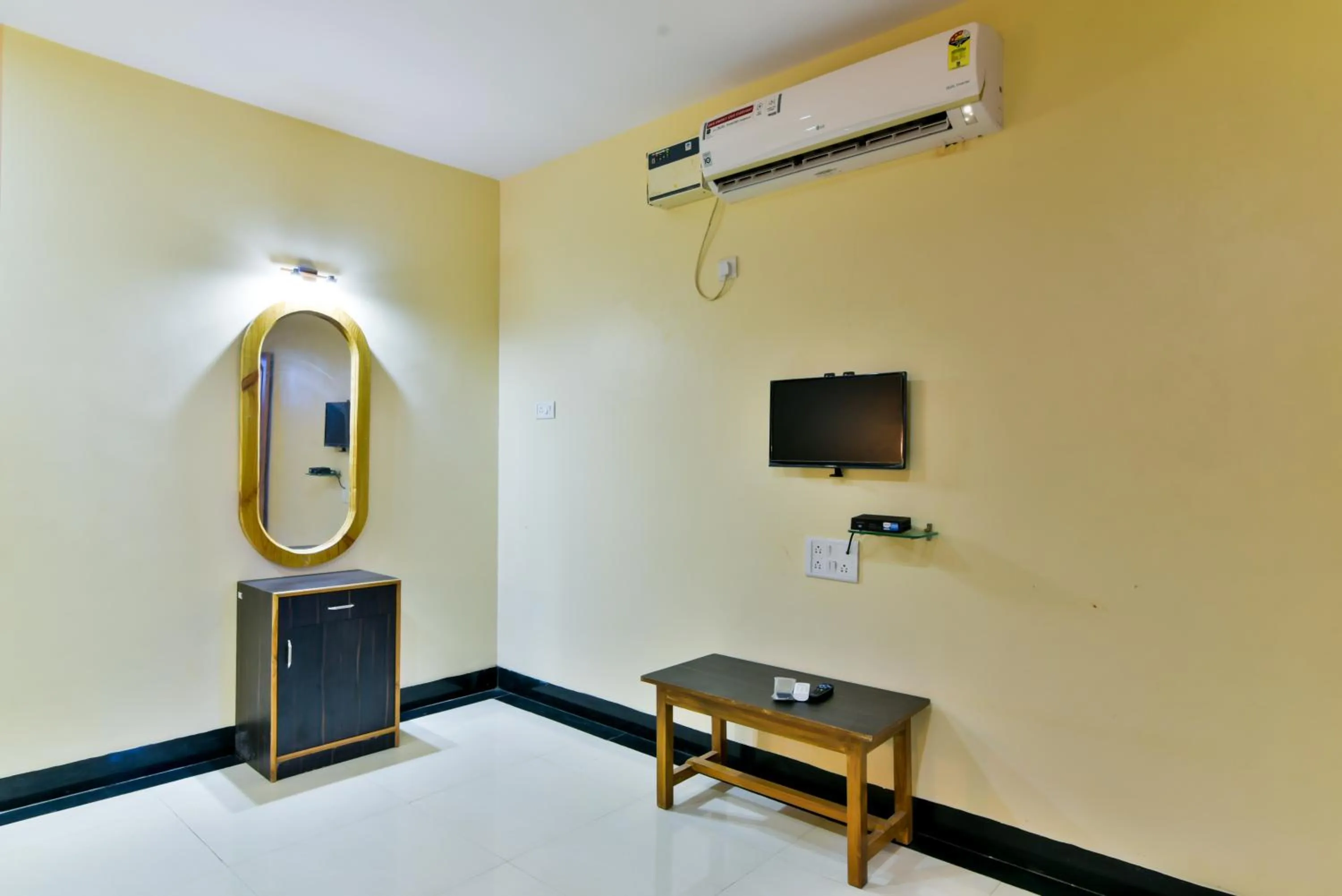 TV and multimedia in Baga Fantacia Beach Inn